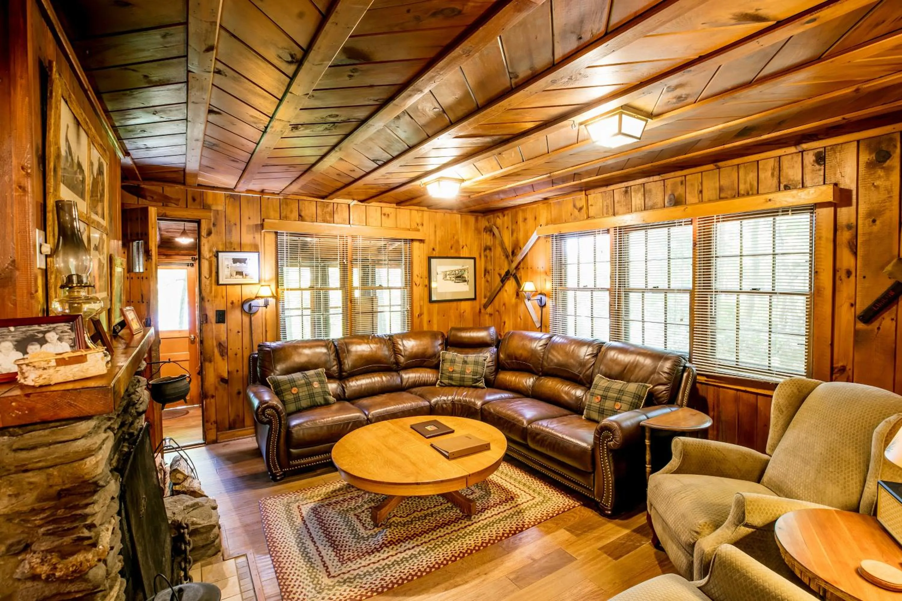 Living room in Ludlow's Island Resort