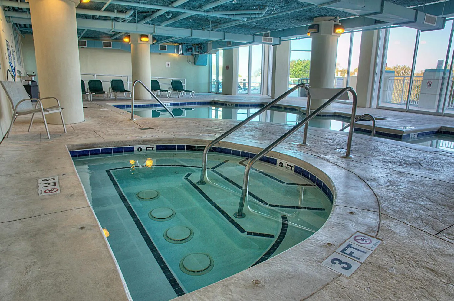 Swimming pool in Horizon at 77th Avenue North by Palmetto Vacations