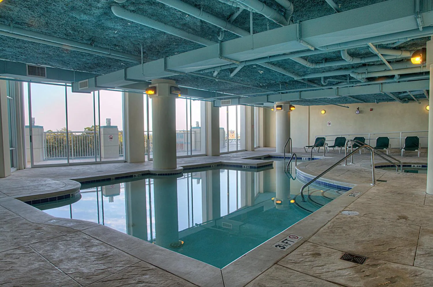 Swimming pool in Horizon at 77th Avenue North by Palmetto Vacations