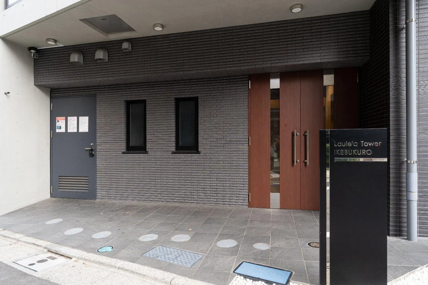 Facade/entrance in Laurea Tower Ikebukuro