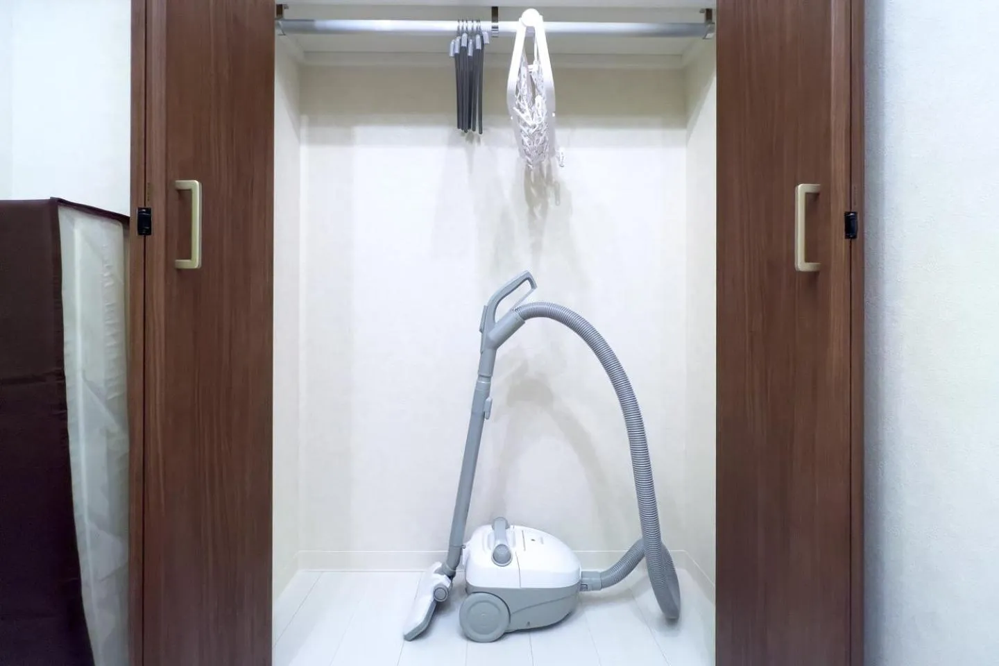 wardrobe in Laurea Tower Ikebukuro