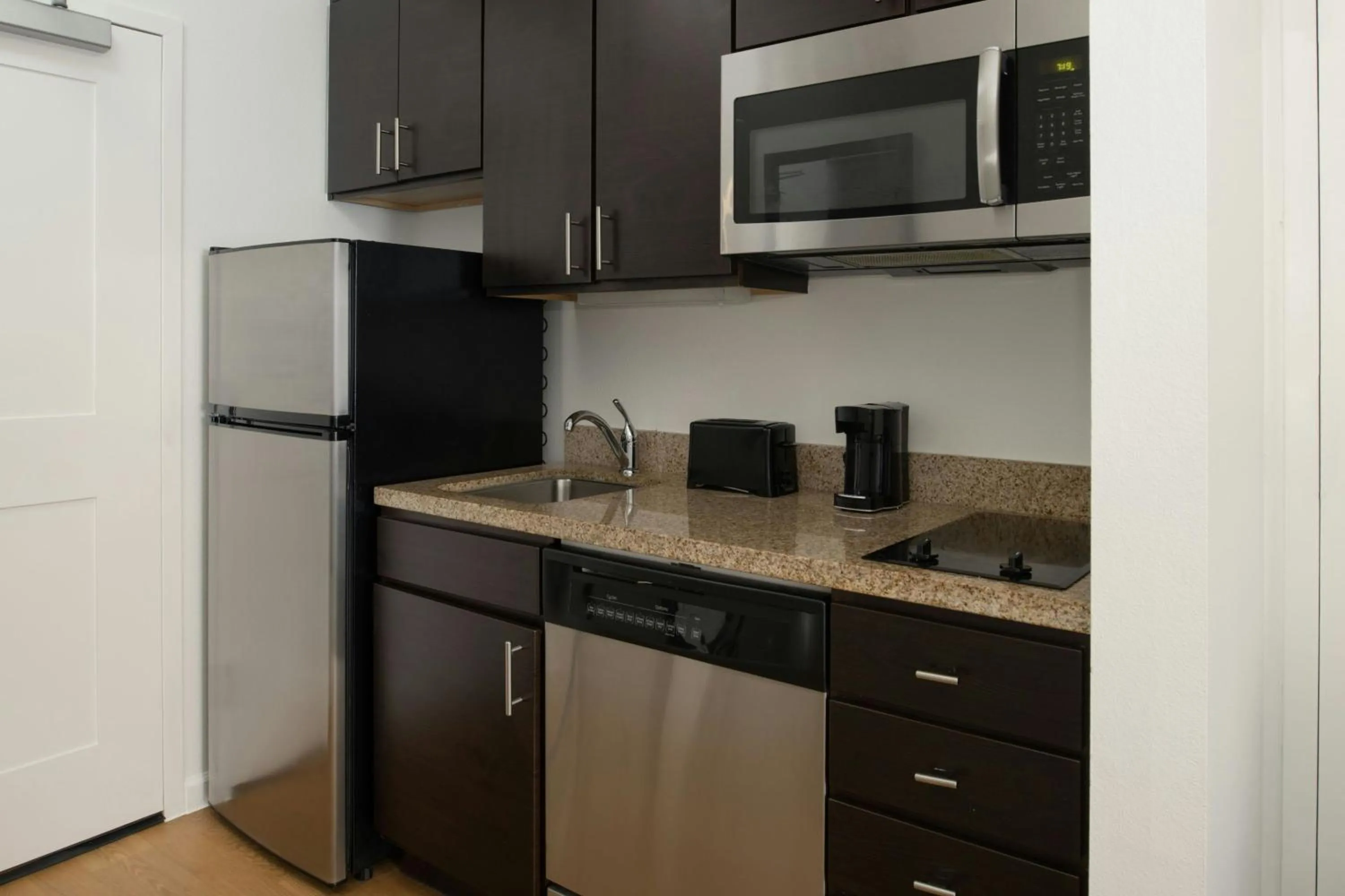 Kitchen or kitchenette in TownePlace Suites by Marriott Lancaster