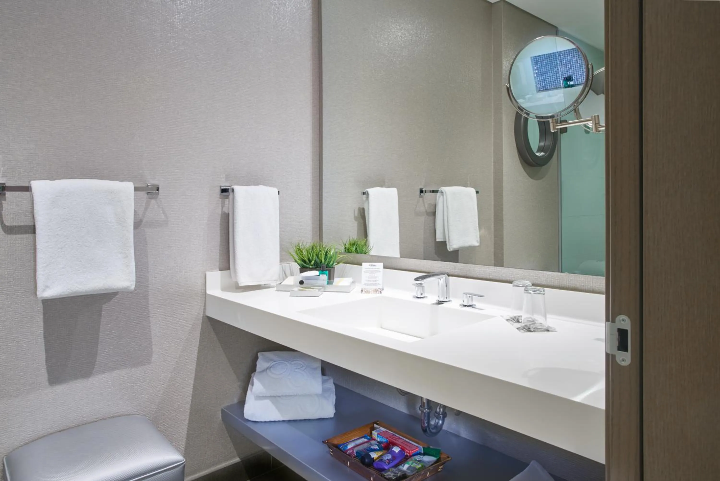 Bathroom in Hotel 100 Luxury Suites by Preferred