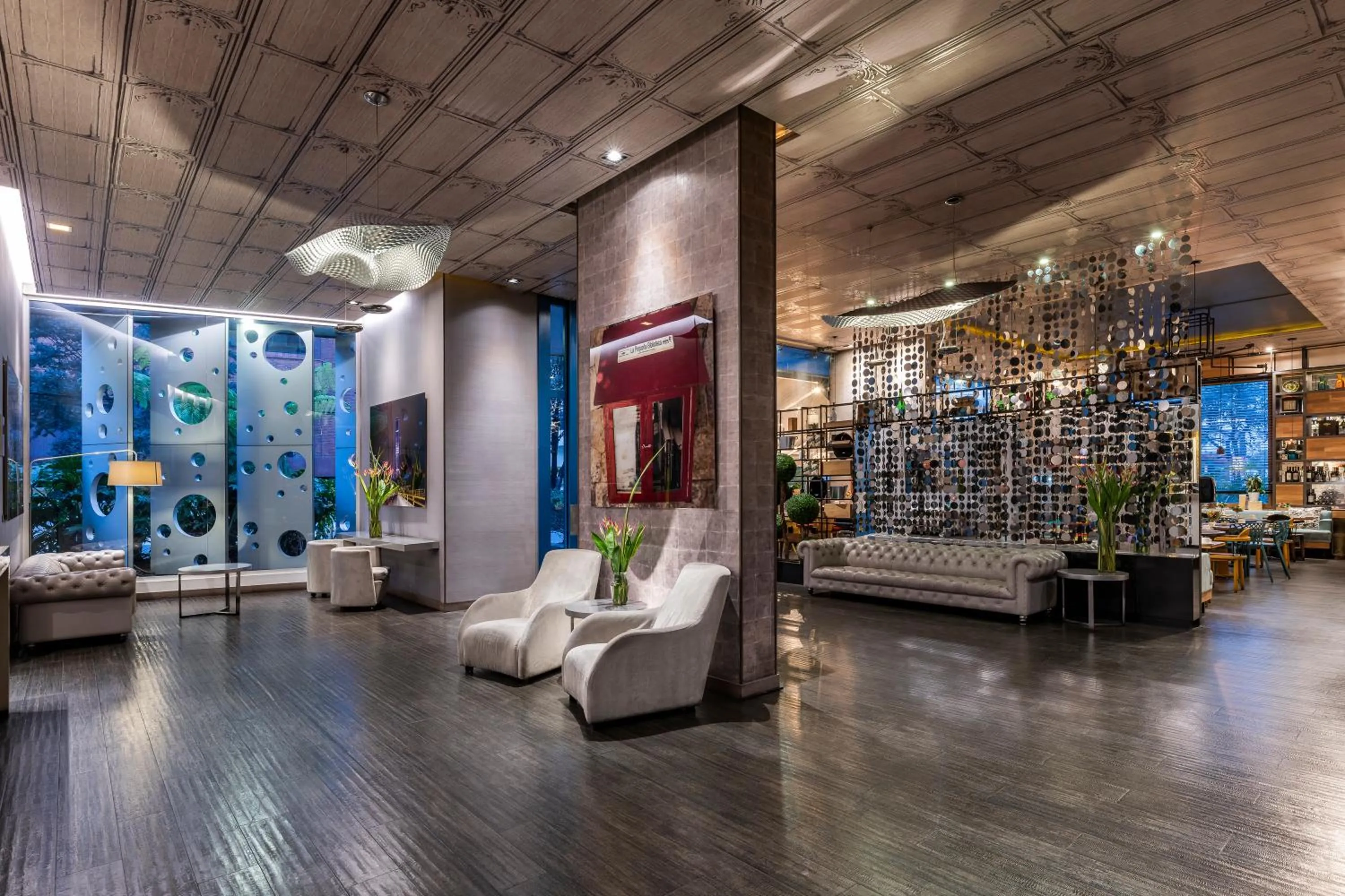 Living room in Hotel 100 Luxury Suites by Preferred