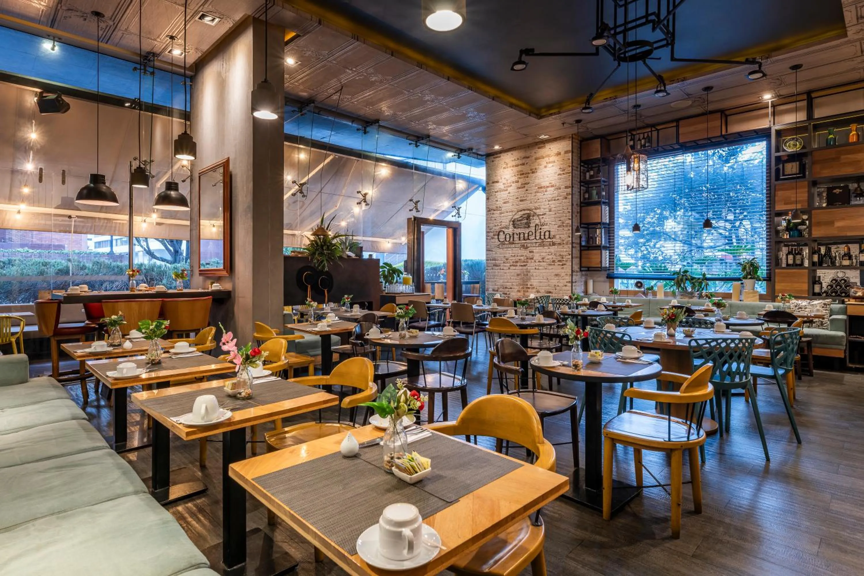 Restaurant/places to eat in Hotel 100 Luxury Suites by Preferred