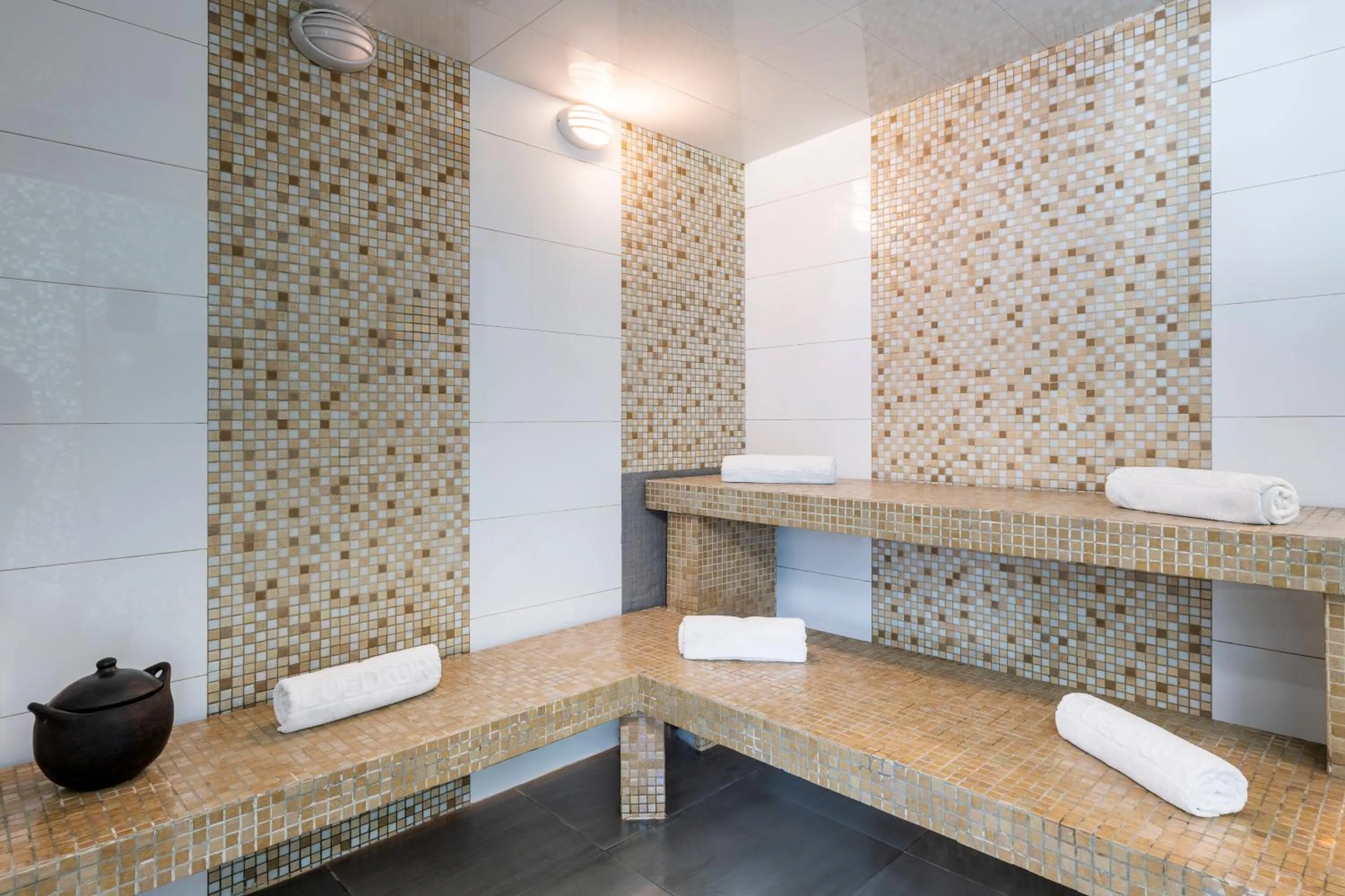 Spa and wellness centre/facilities in Hotel 100 Luxury Suites by Preferred