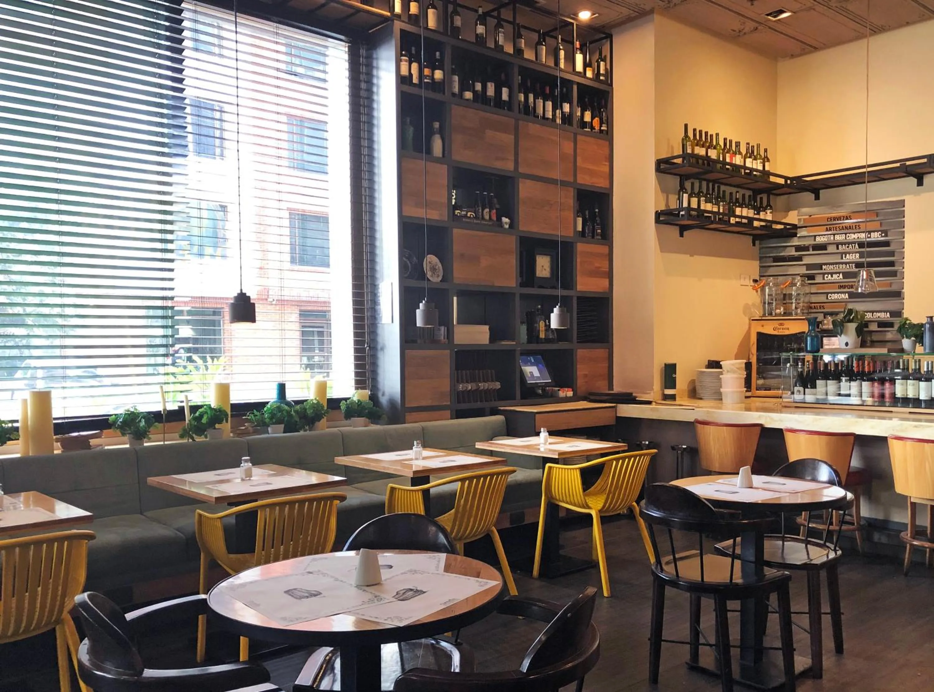 Restaurant/places to eat in Hotel 100 Luxury Suites by Preferred