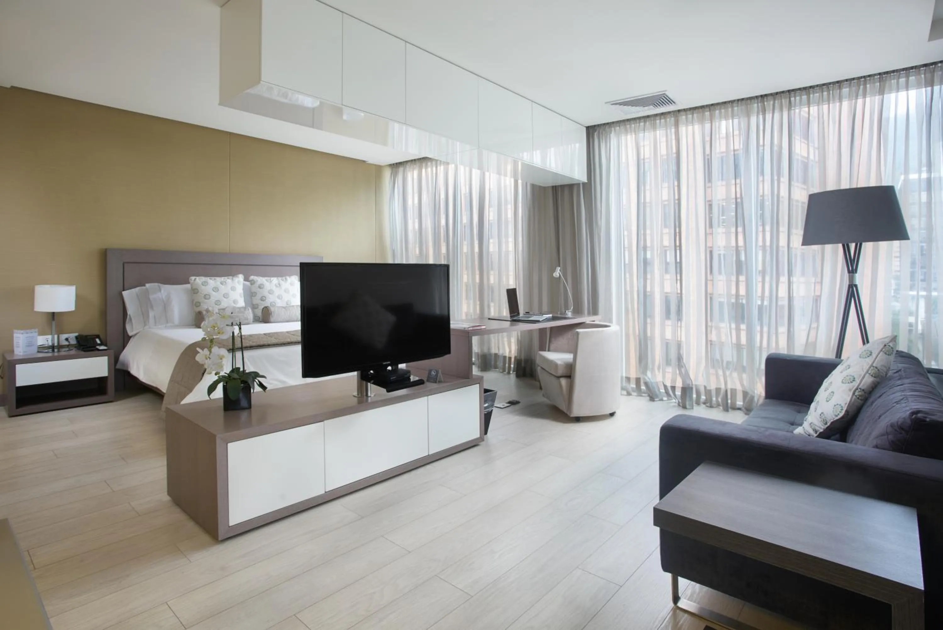 Bed in Hotel 100 Luxury Suites by Preferred