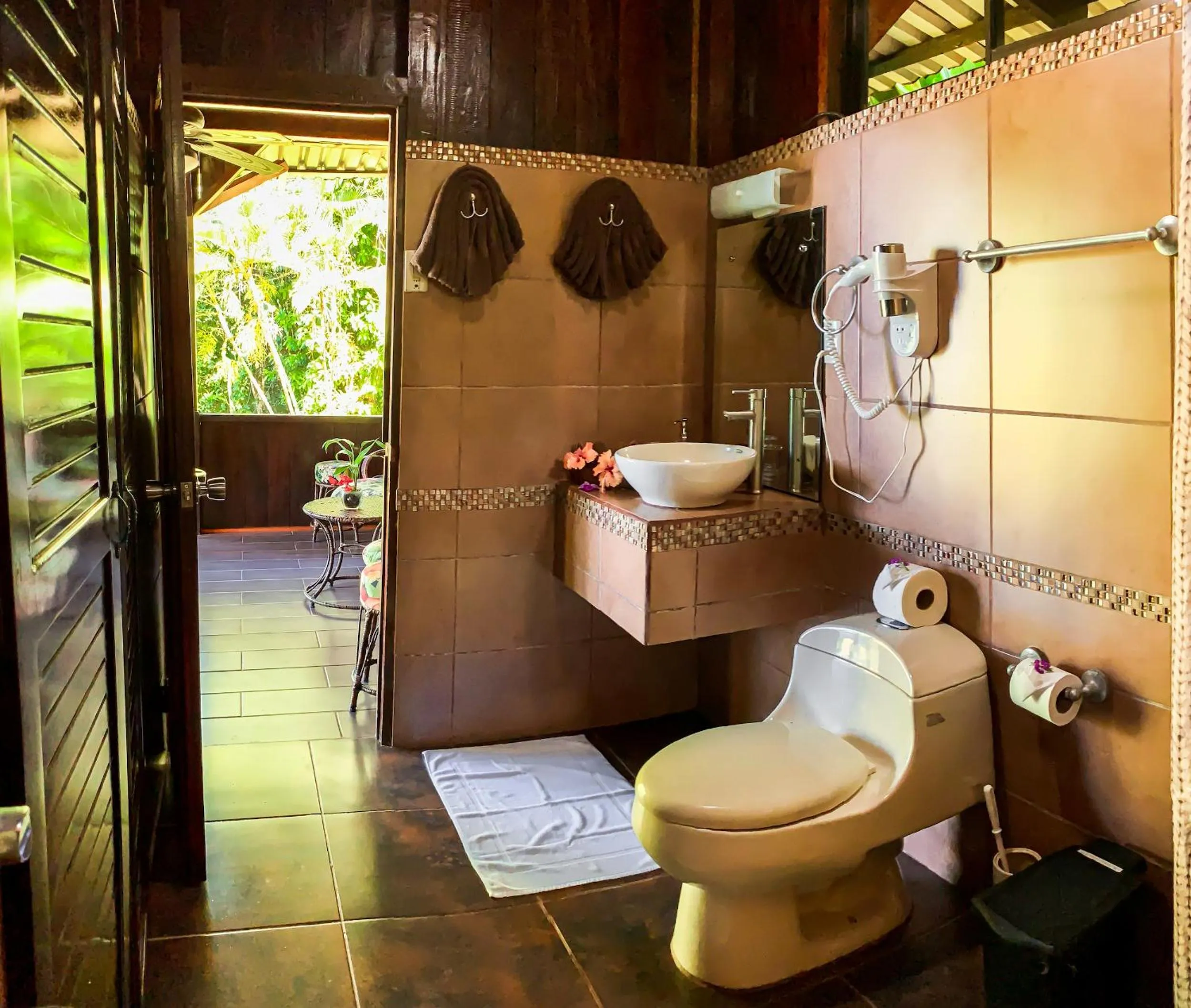 Bathroom in Las Caletas Lodge