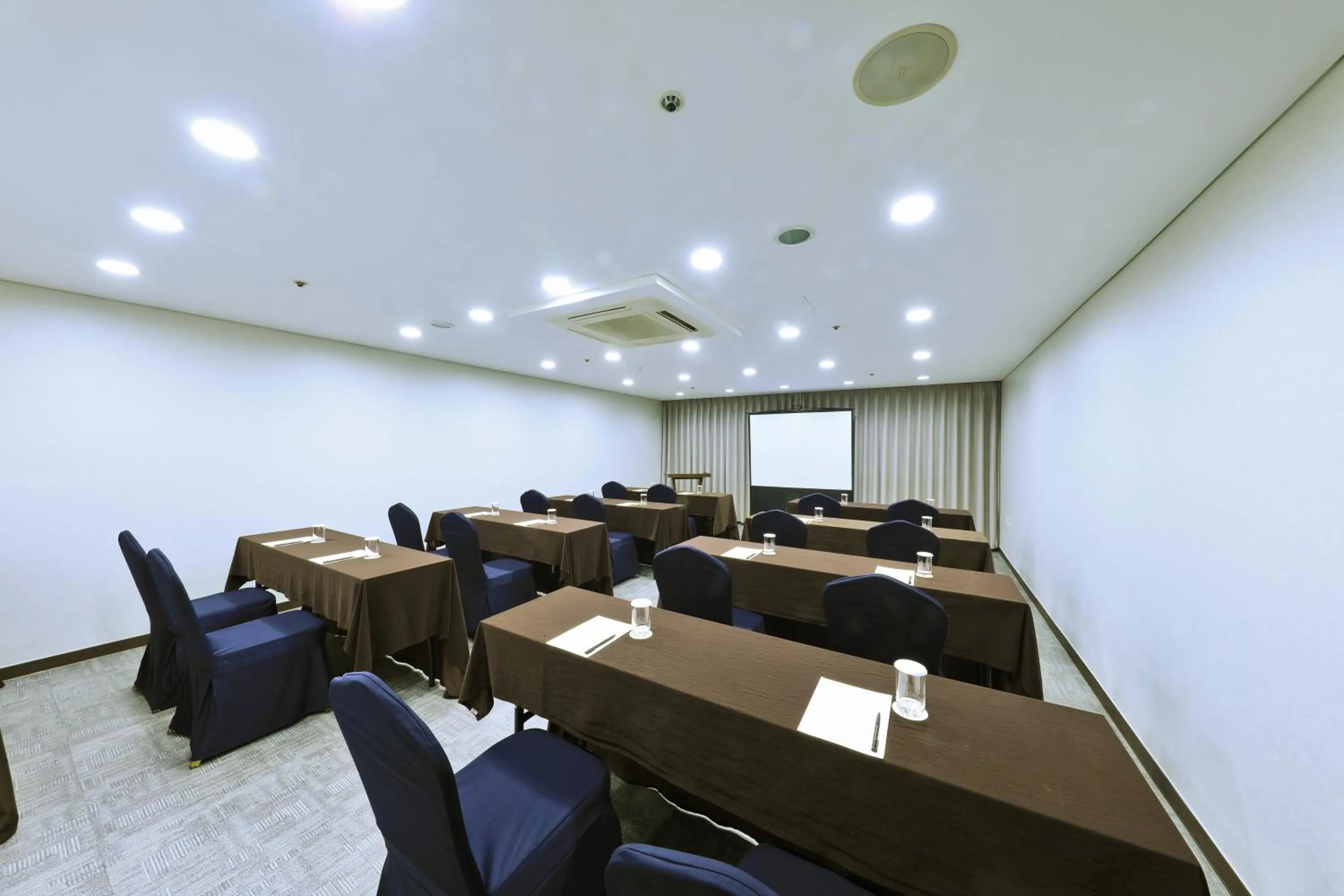 Meeting/conference room in Ocean Suites Jeju Hotel
