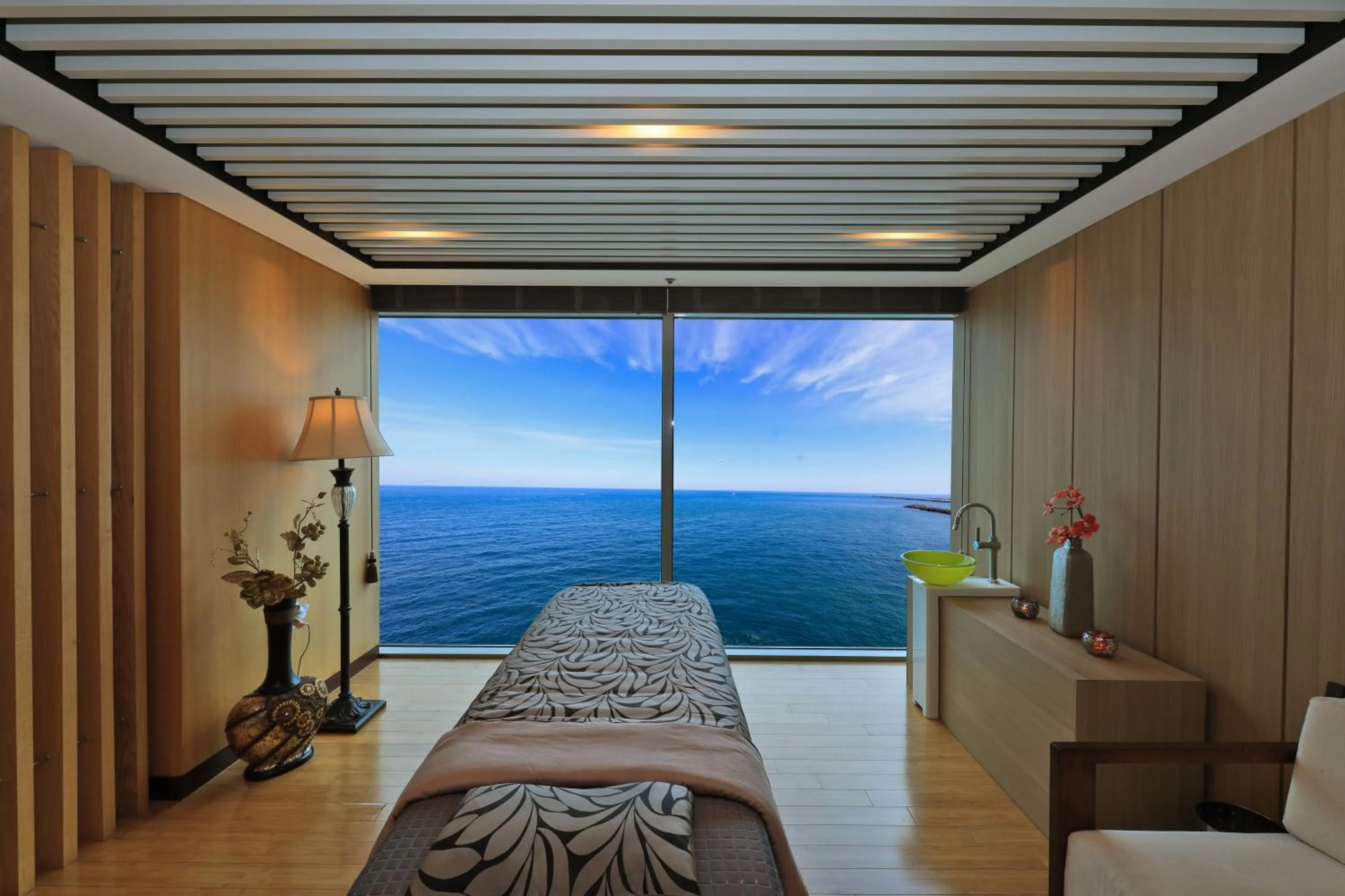 Massage, Bed in Ocean Suites Jeju Hotel