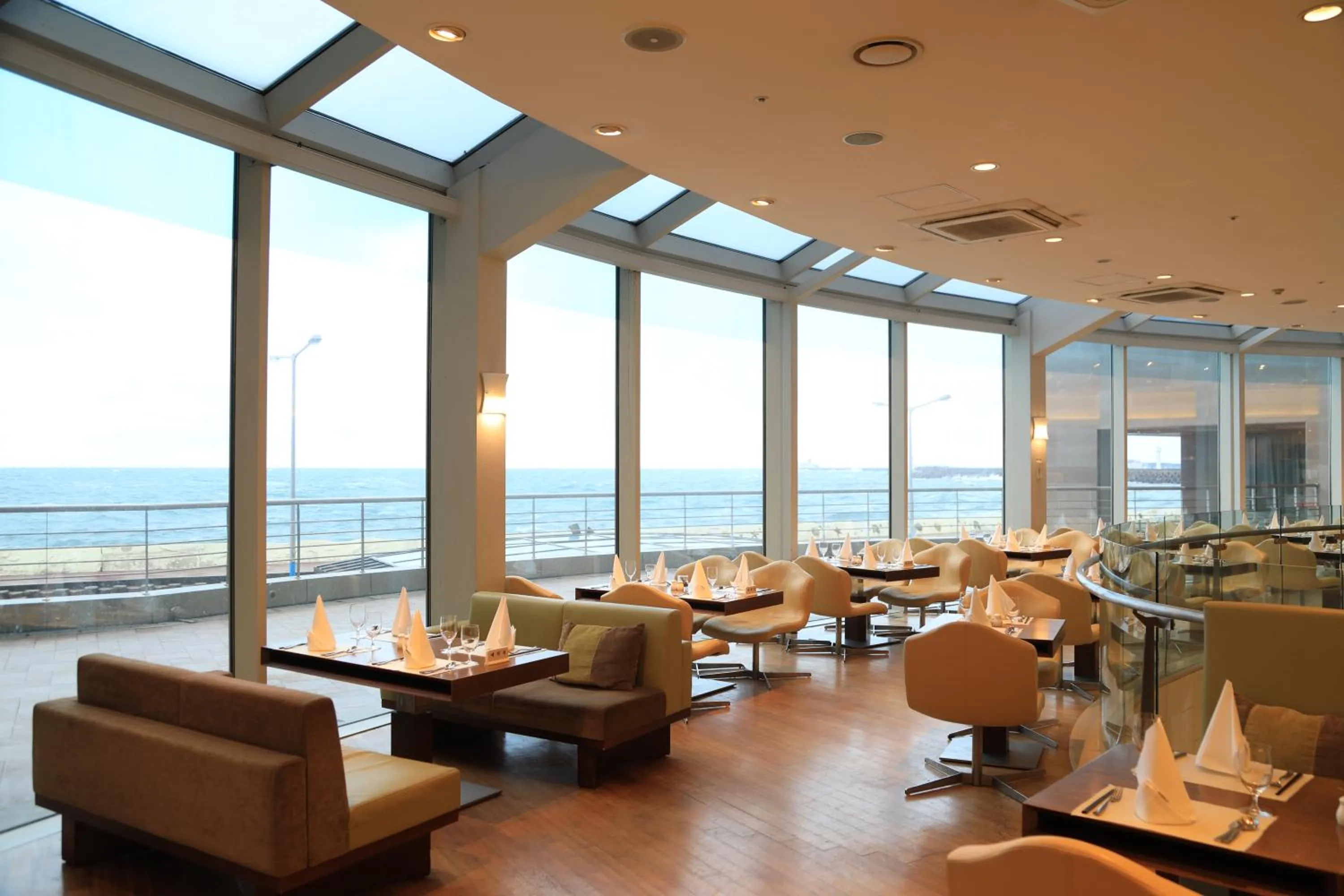 Restaurant/places to eat in Ocean Suites Jeju Hotel