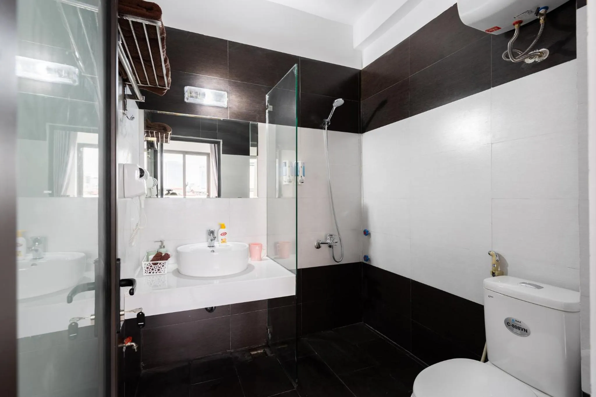 Toilet in SaziHome Doi Can Hanoi