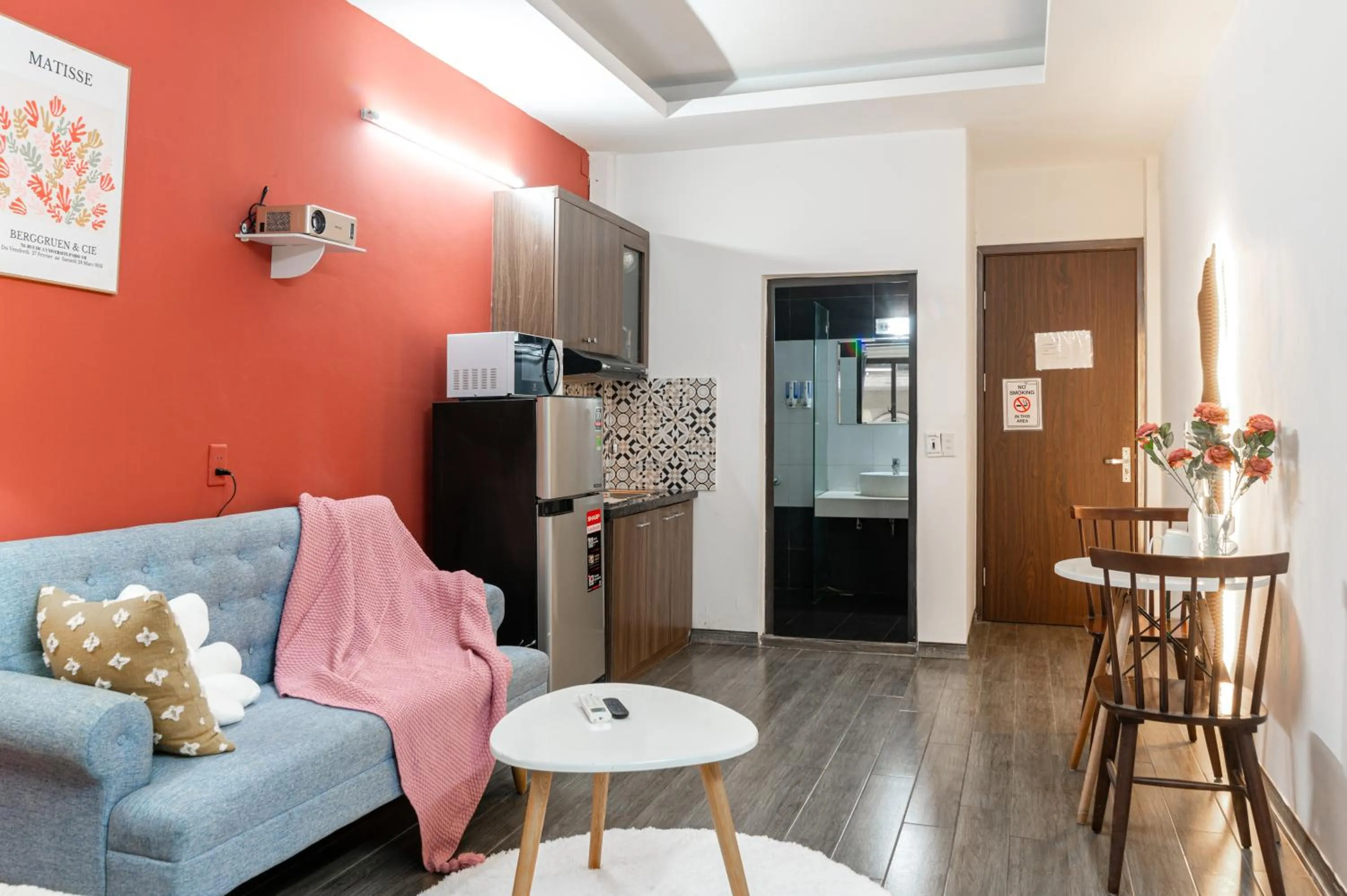 Kitchen or kitchenette in SaziHome Doi Can Hanoi