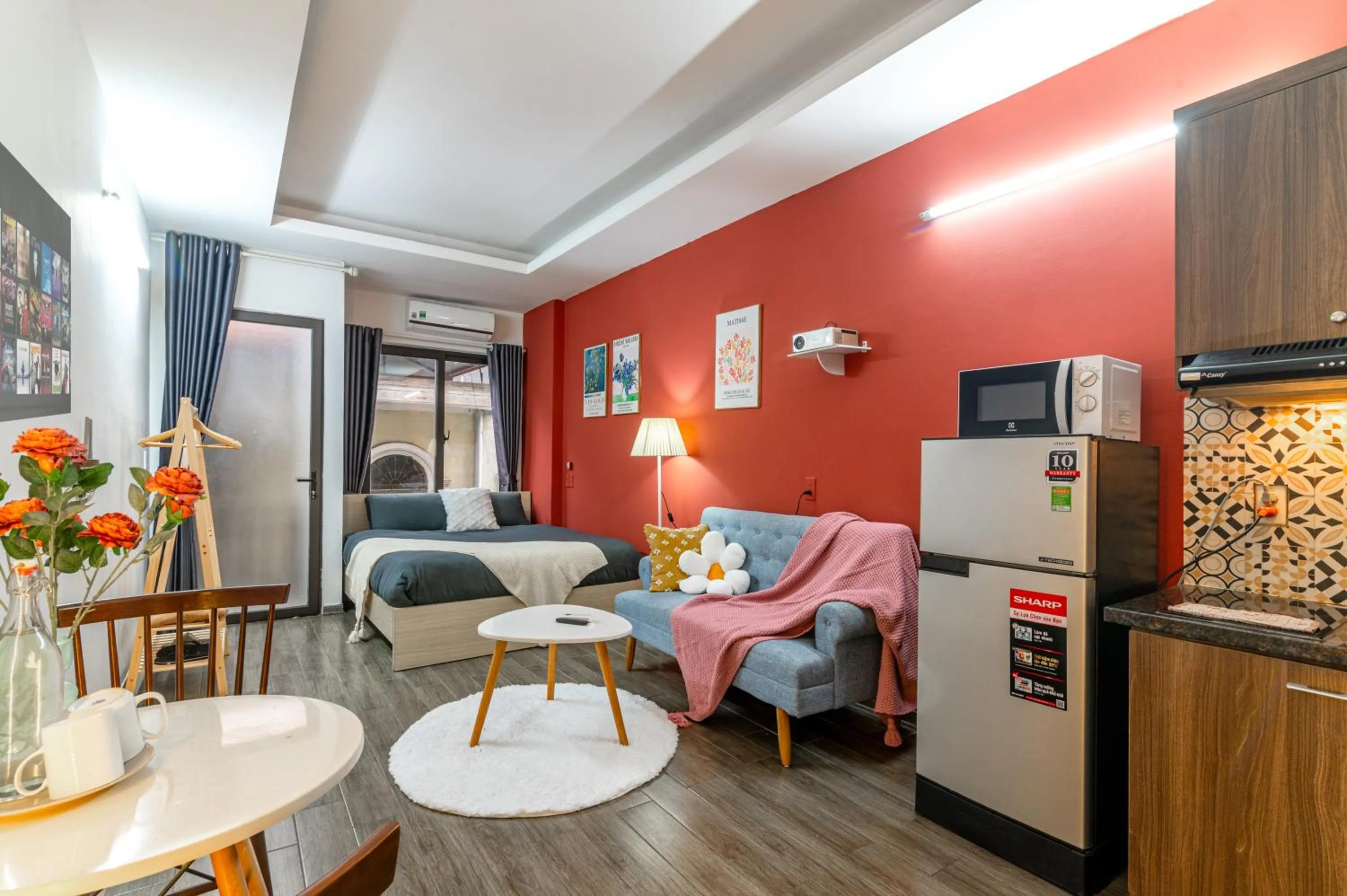 Photo of the whole room in SaziHome Doi Can Hanoi