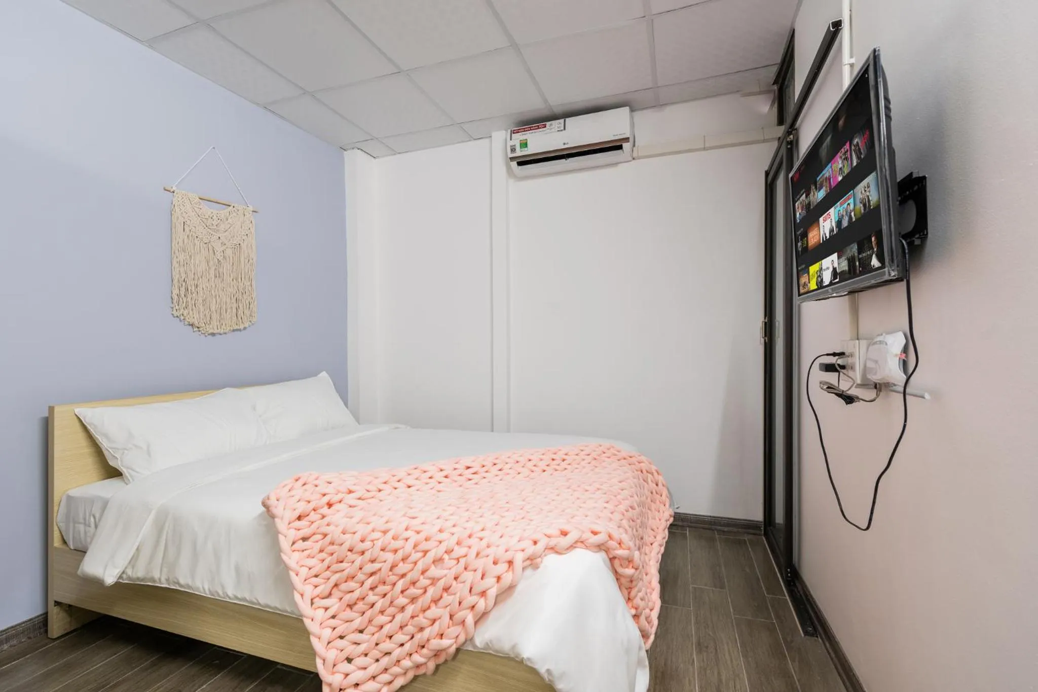 Bed in SaziHome Doi Can Hanoi