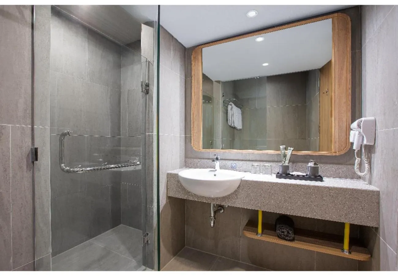 Bathroom in Harper Banjarmasin by ASTON