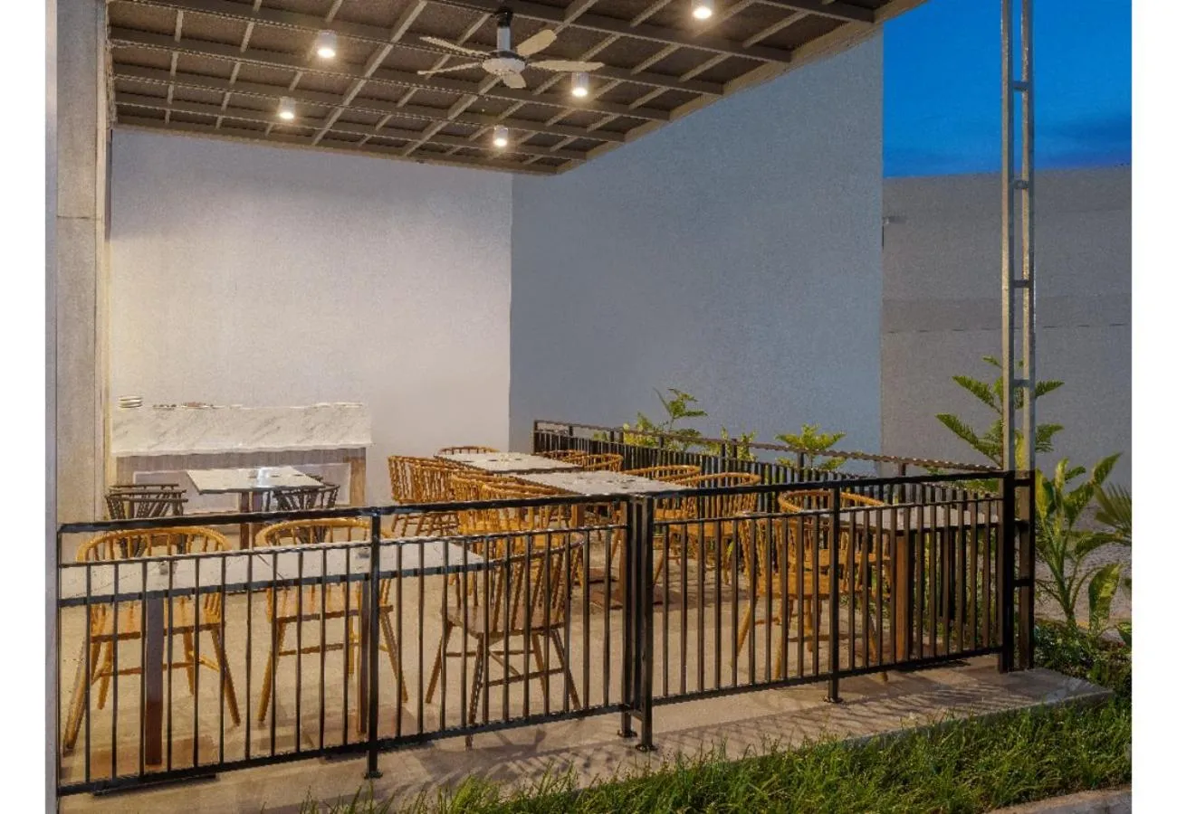 Restaurant/places to eat in Harper Banjarmasin by ASTON