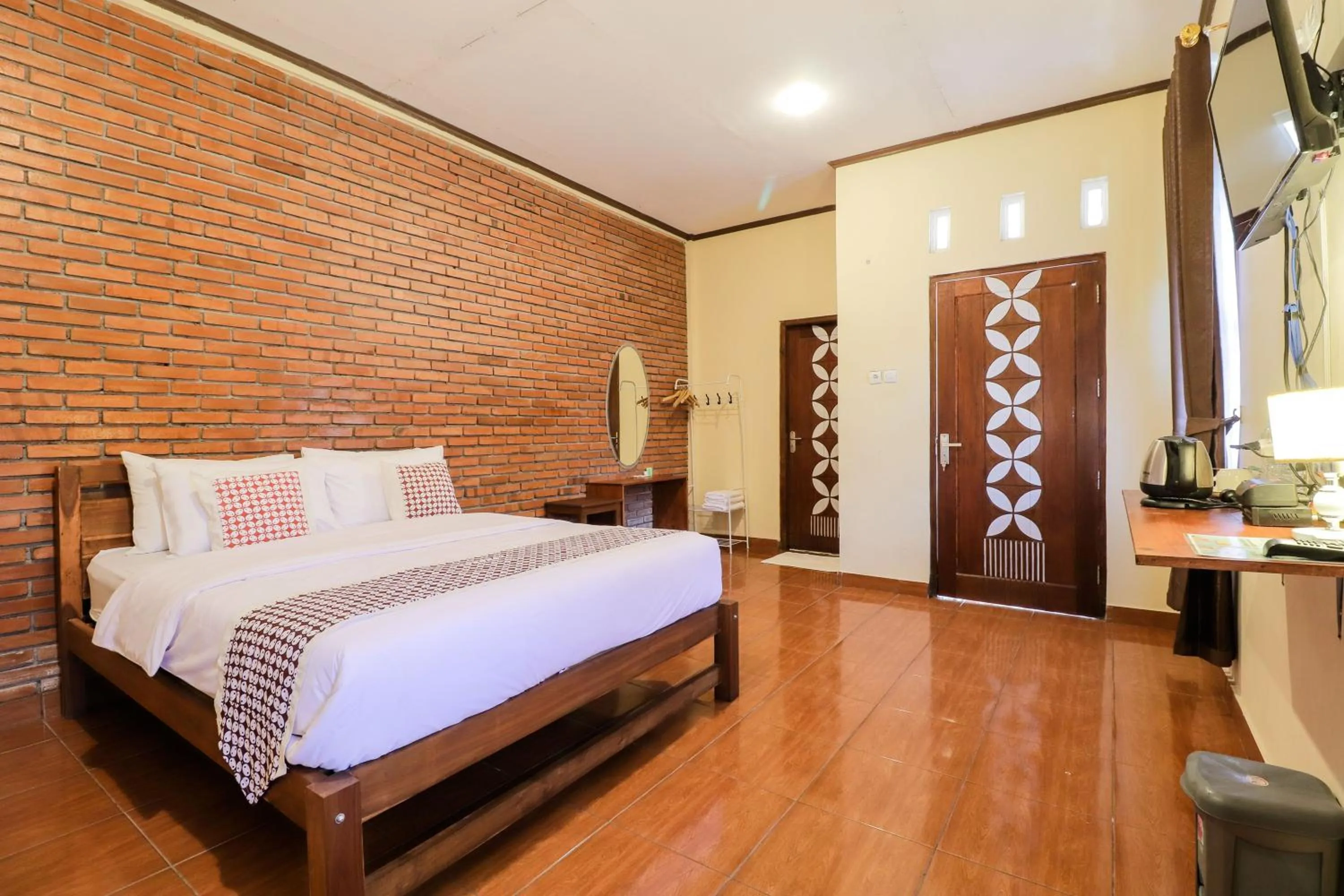 Bed in Hotel Ndalem Ayem Syariah