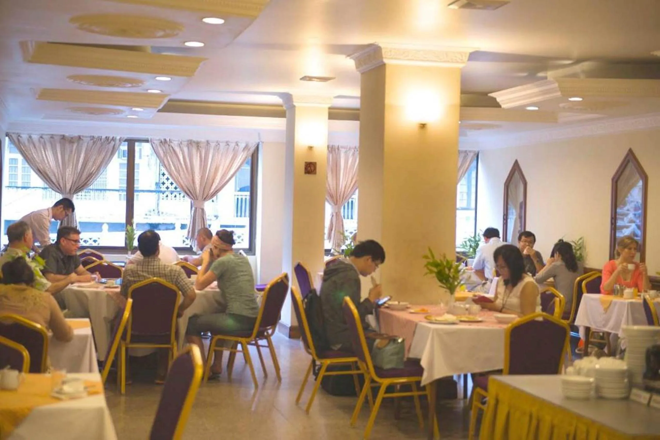 Restaurant/places to eat in Panorama Hotel