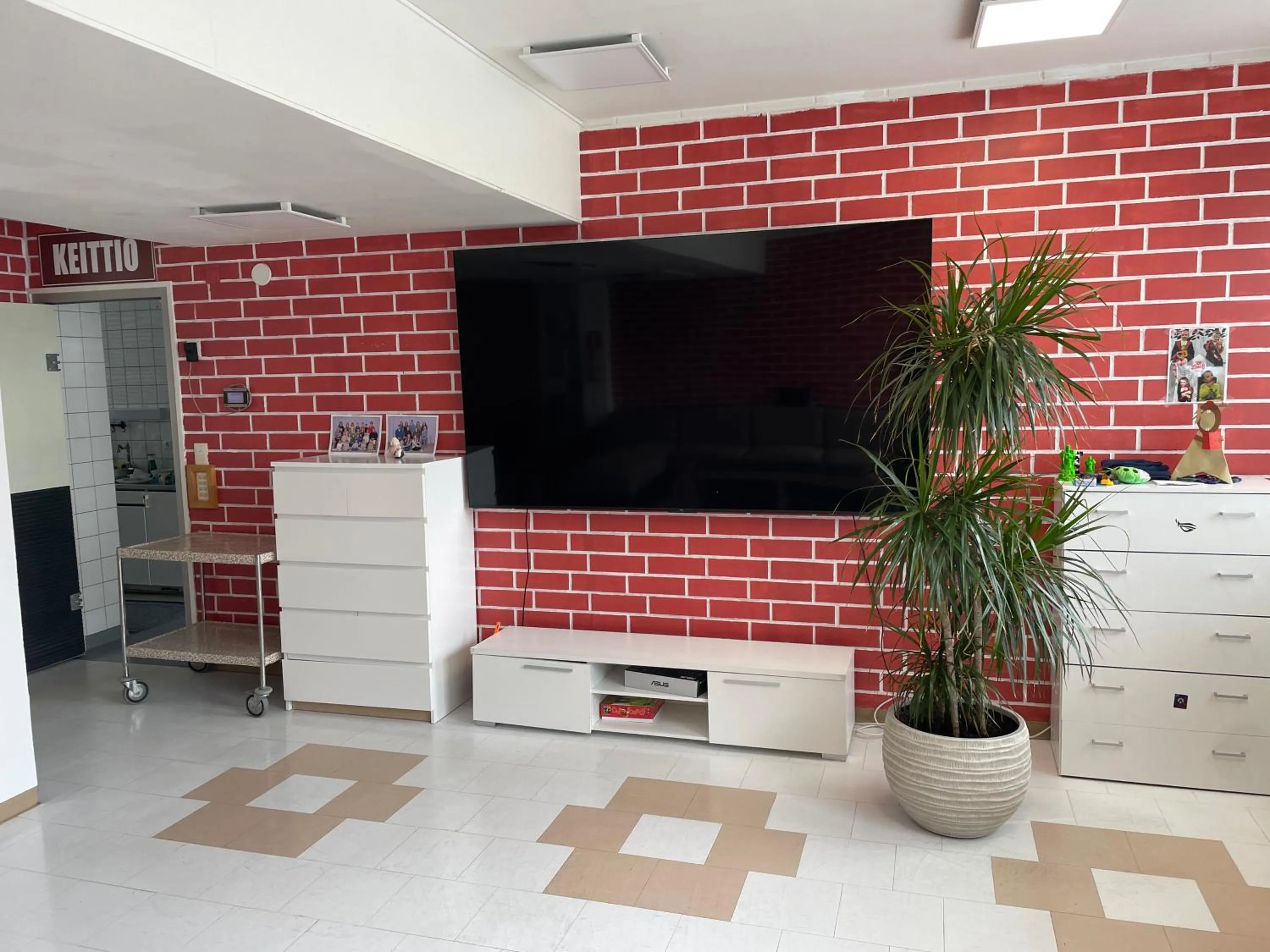 Communal lounge/ TV room in Hotel Ilomantsi North Star