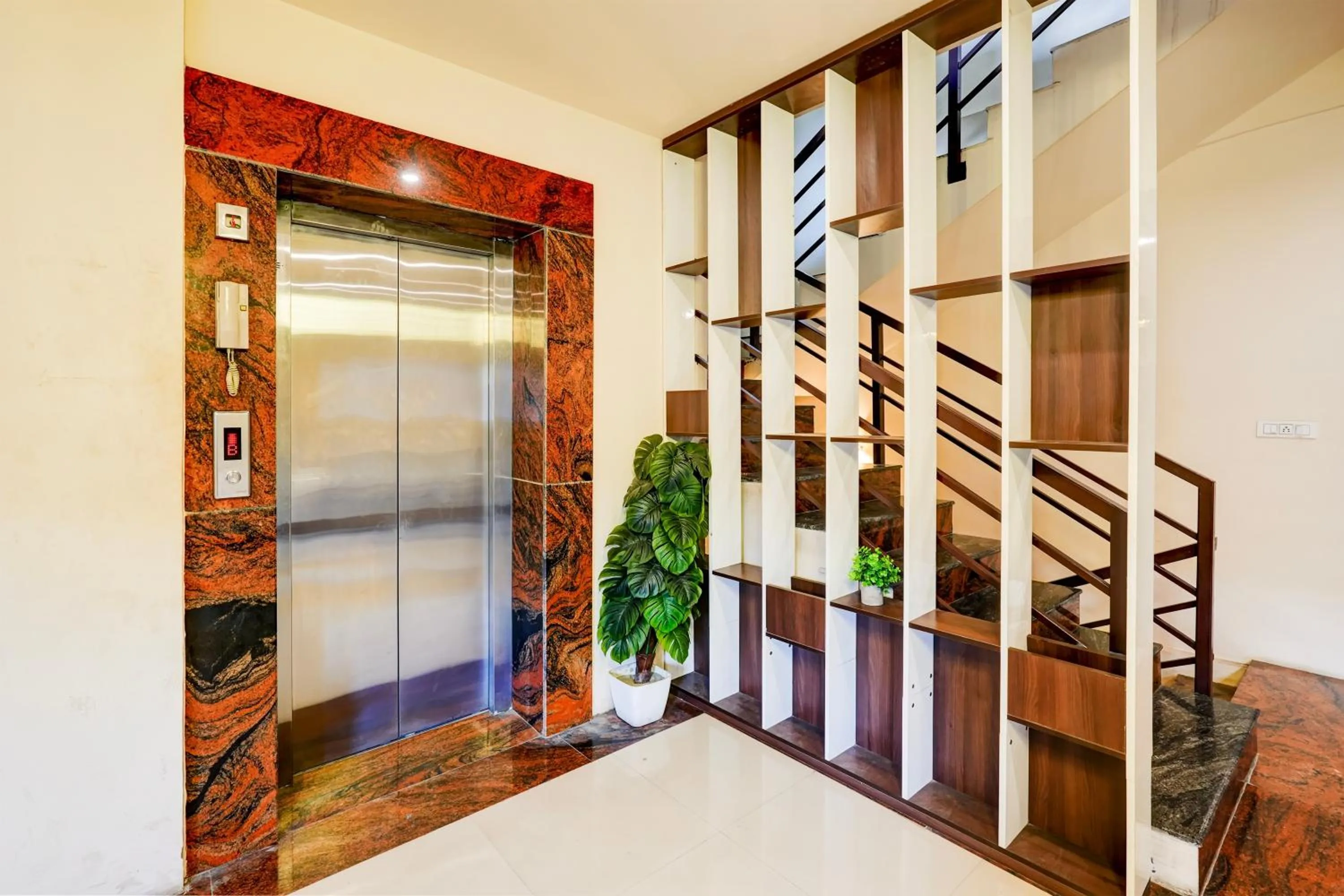 Lobby or reception in Super Townhouse Oak Mahadevapura Opposite Phoenix Mall Formerly Grand Wilton Inn