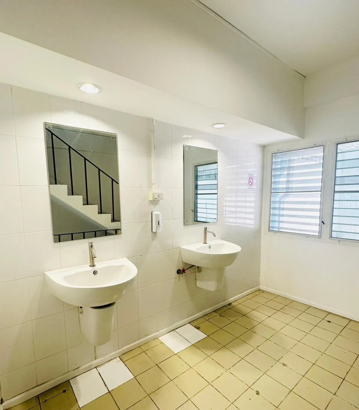 Shower in PICCOLO SUKHUMVIT HOSTEL- Self check-in after 6 pm