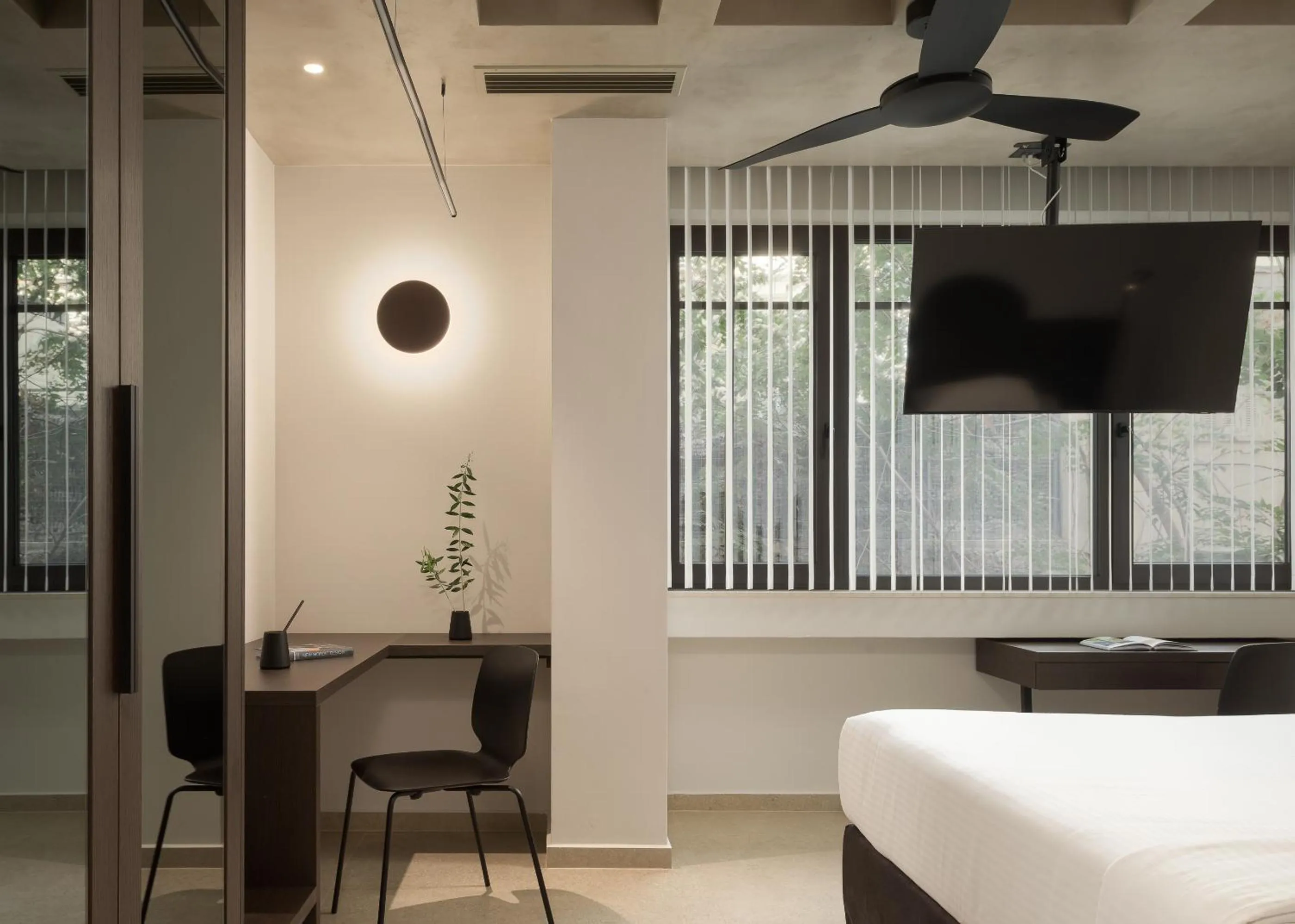 TV and multimedia, Bed in Pleiades Urban Stay by Semavί