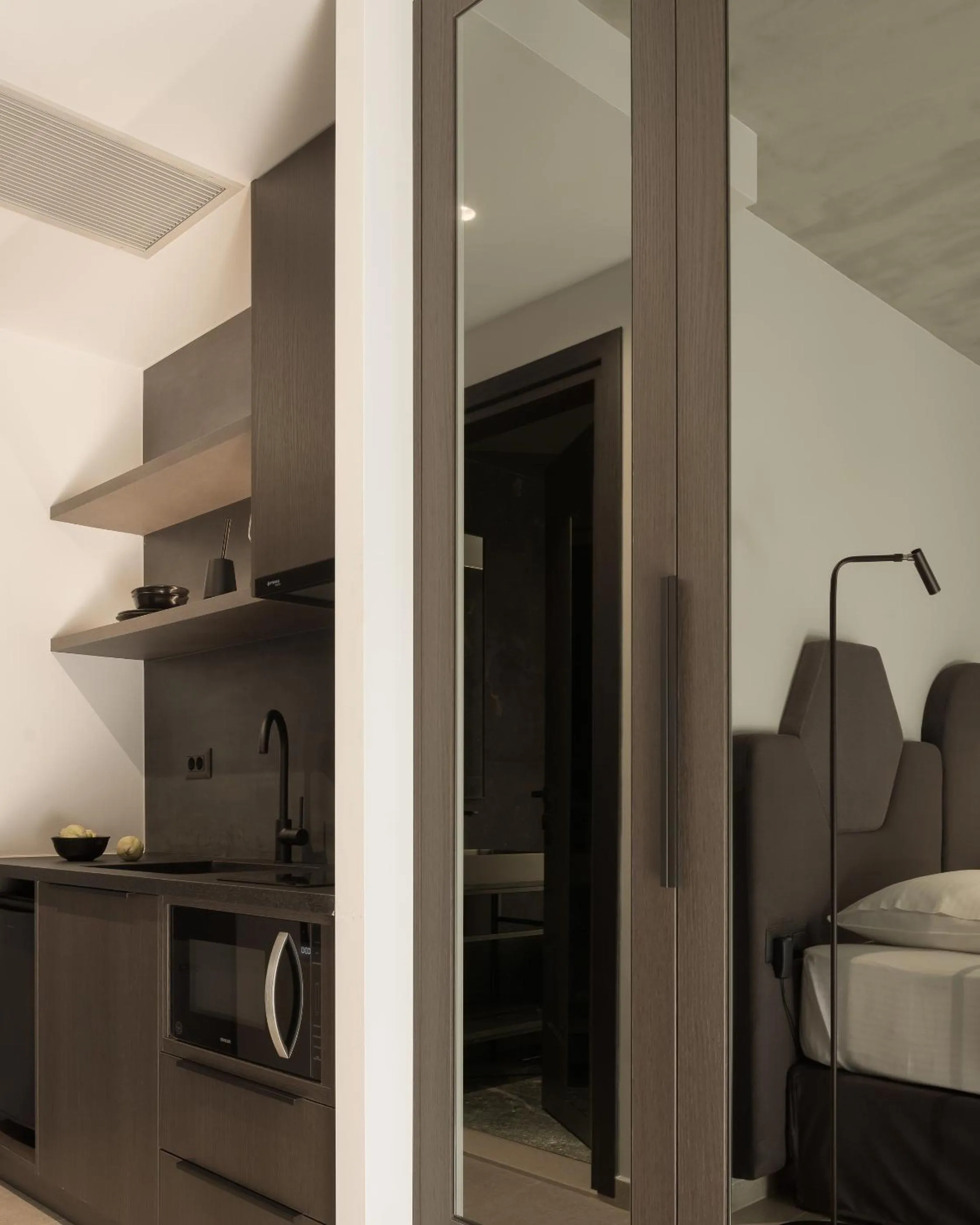 Kitchen or kitchenette, Bed in Pleiades Urban Stay by Semavί