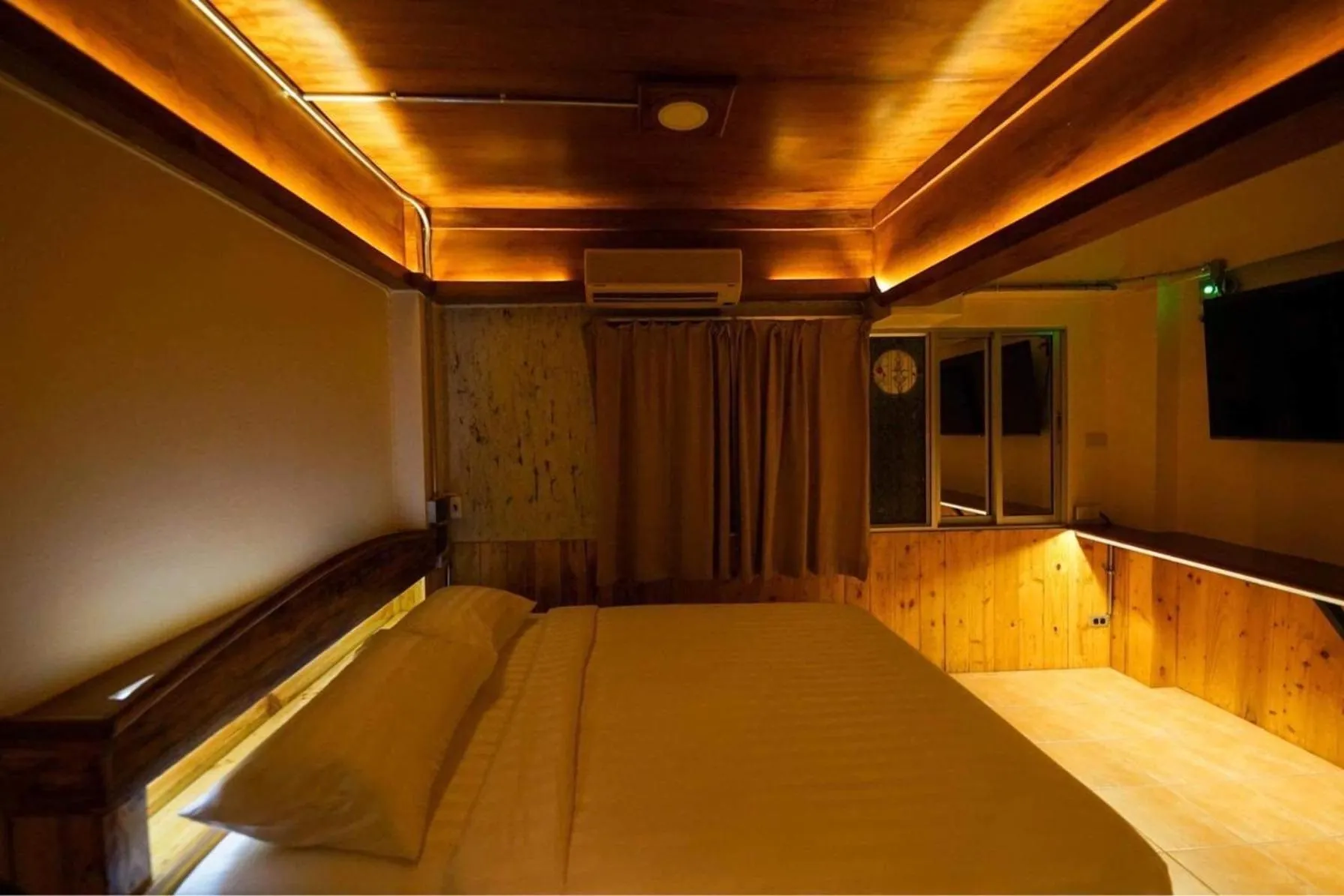 Photo of the whole room, Bed in Vintage54 Hotel Ayutthaya