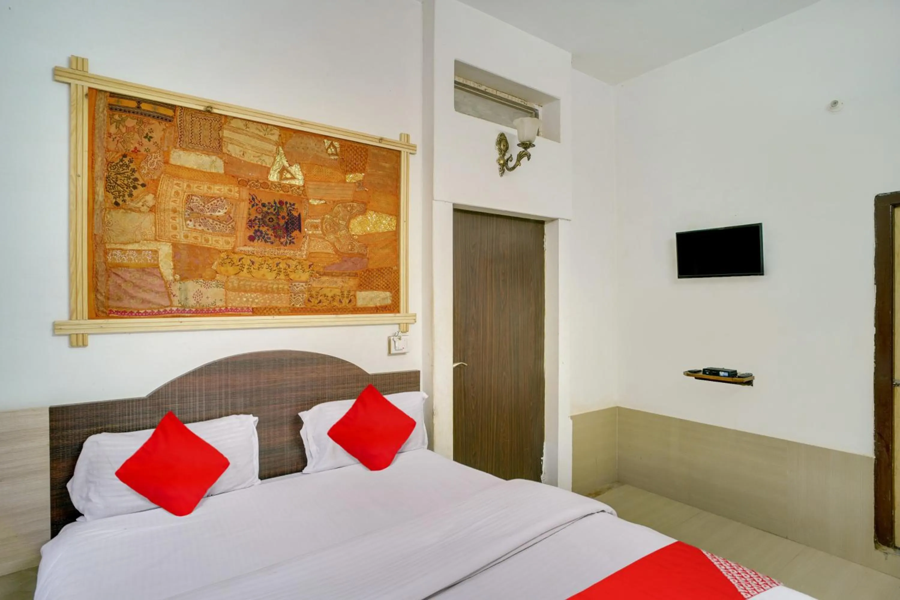 Bedroom, Bed in Hotel O Jaisalmer Heritage Haveli