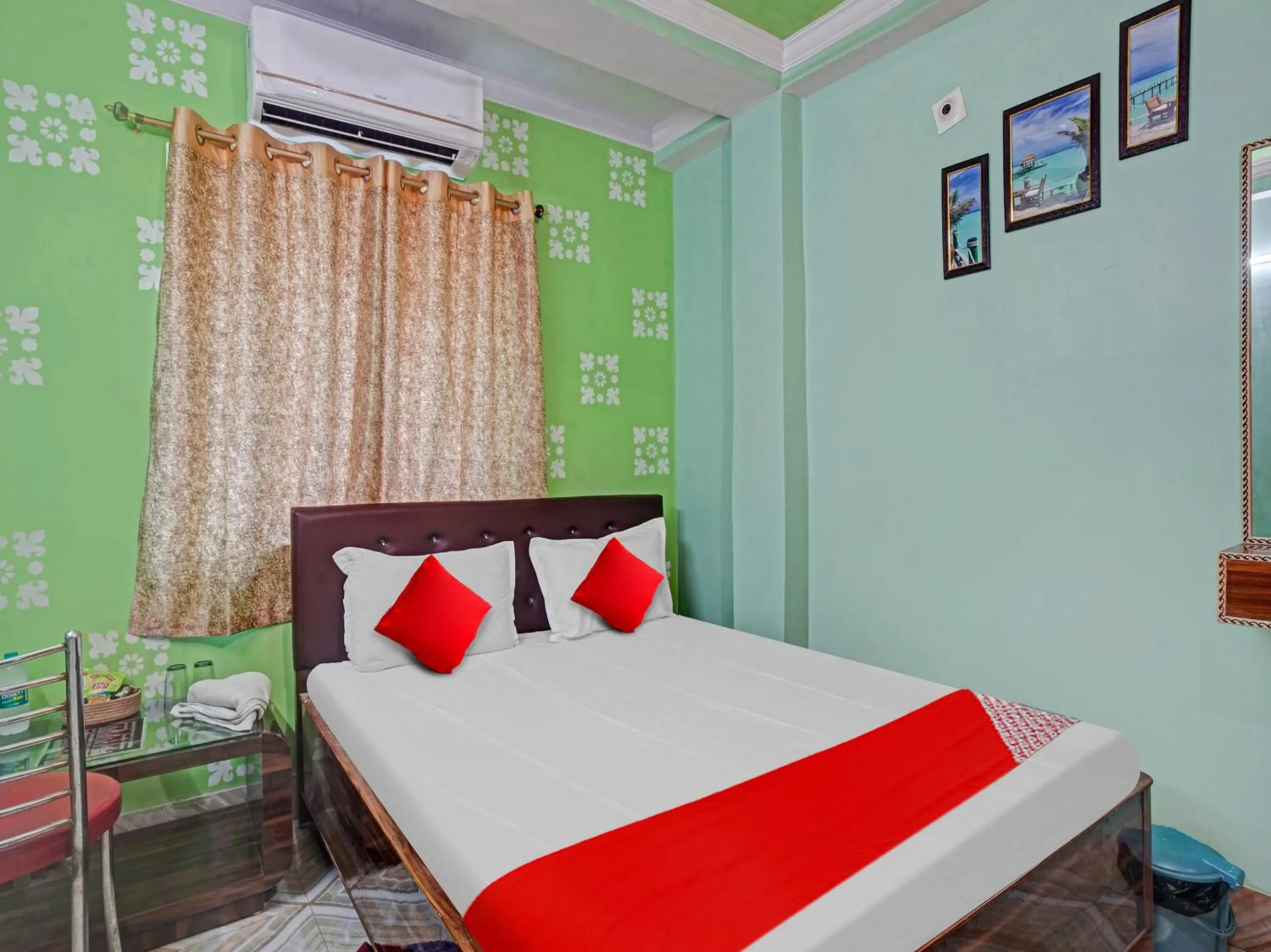 Bedroom in Hotel o Novelty Garden