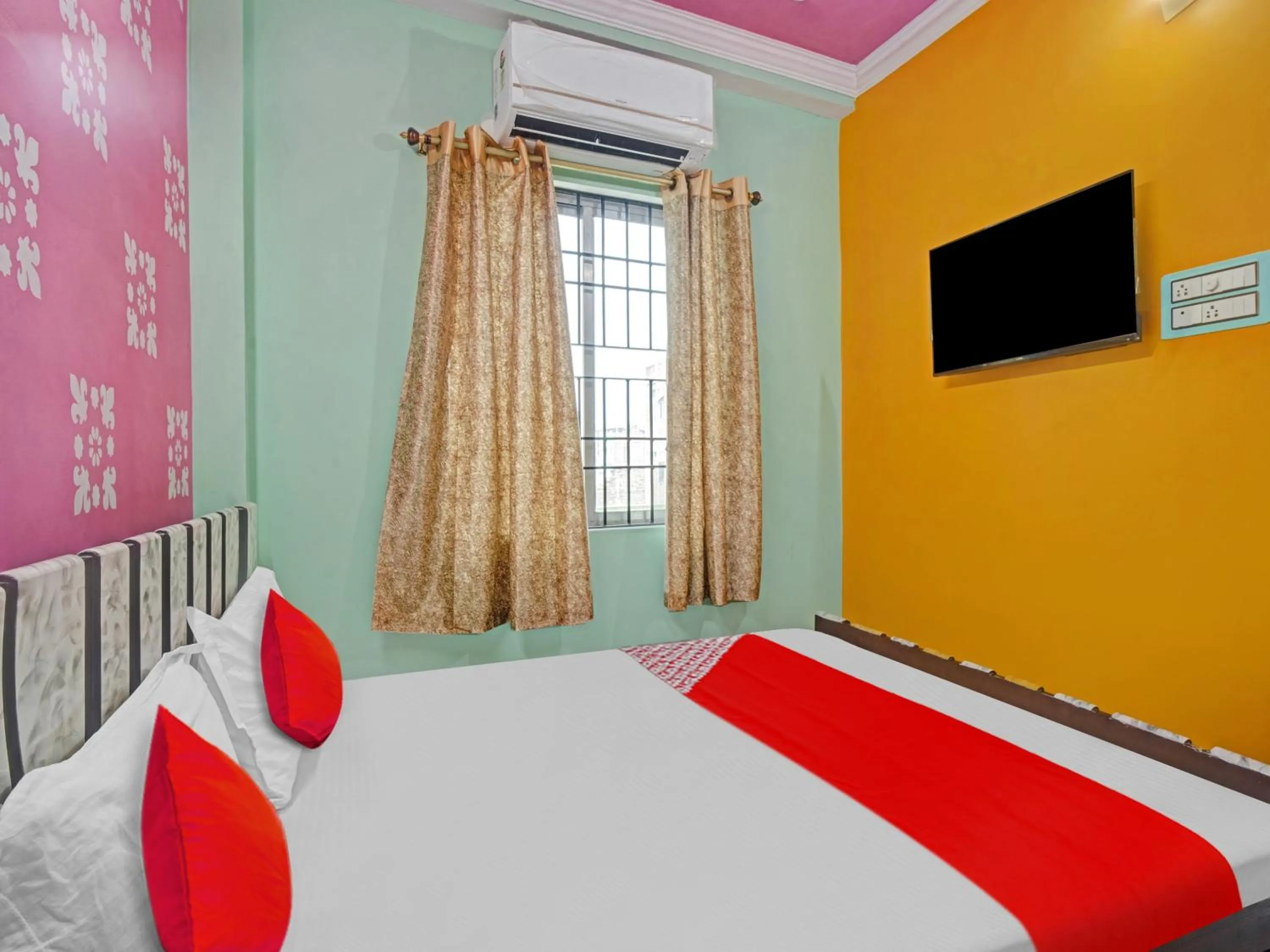 Bedroom in Hotel o Novelty Garden