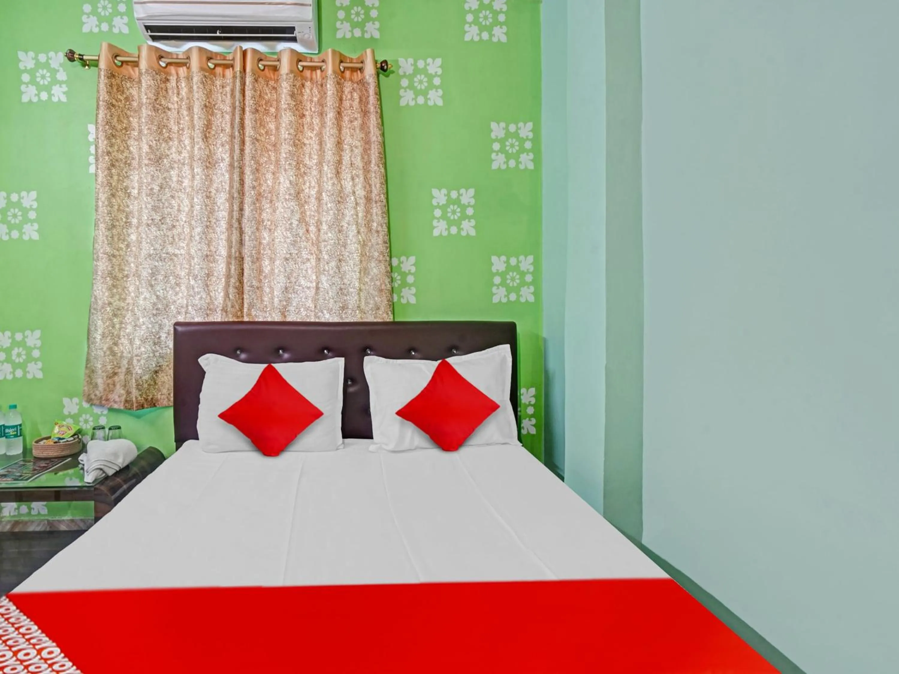 Bedroom in Hotel o Novelty Garden