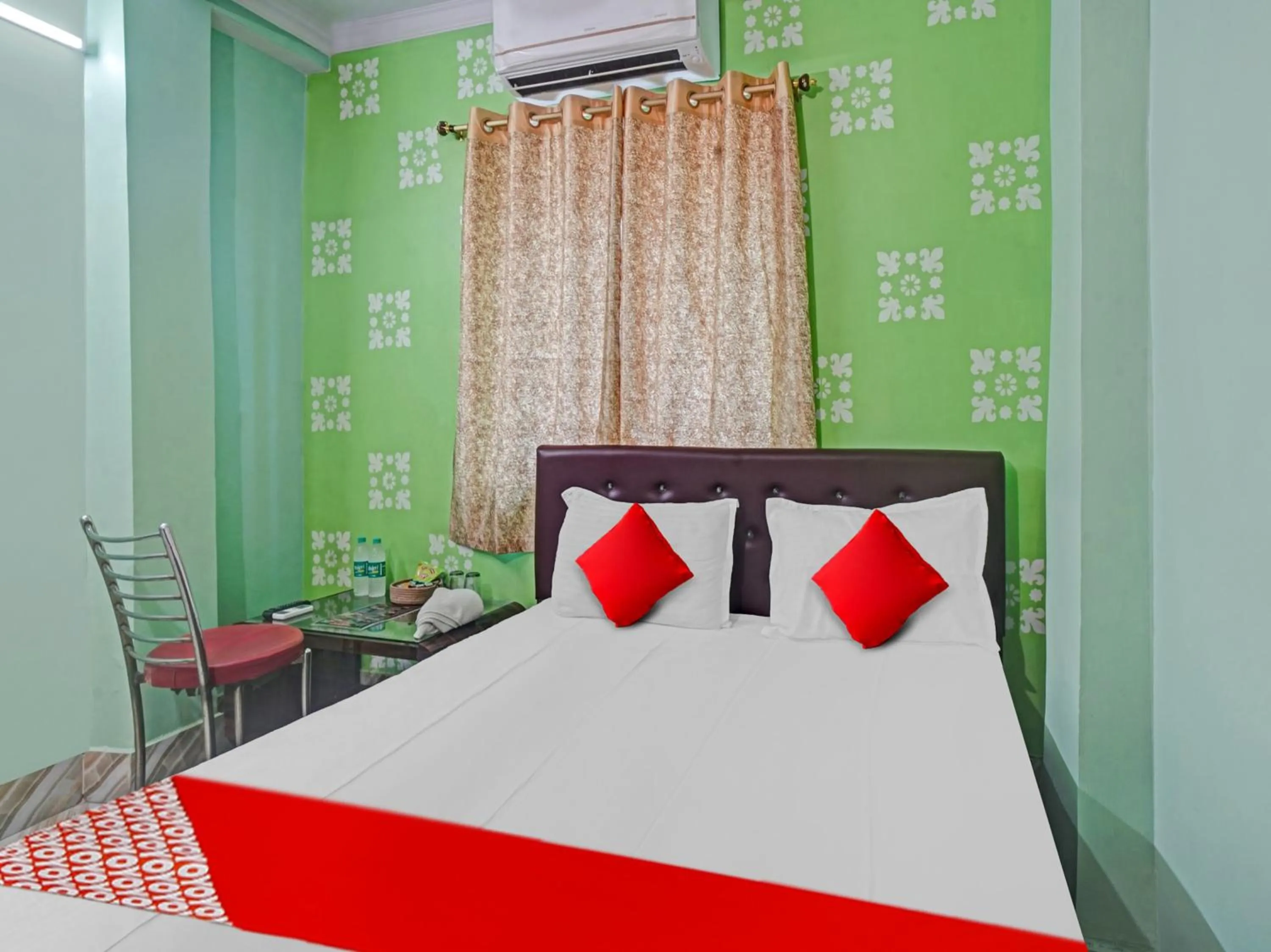 Bedroom in Hotel o Novelty Garden