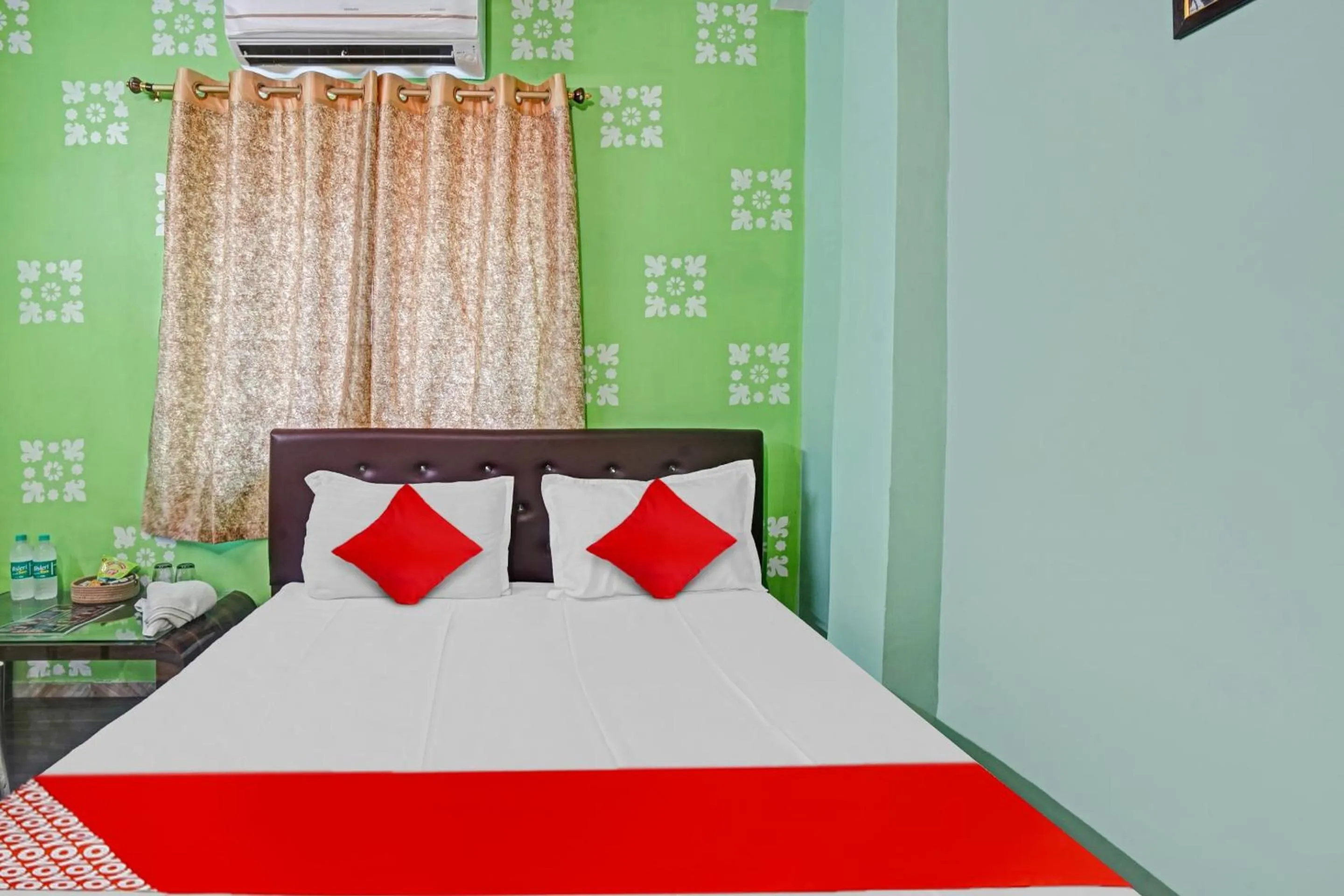 Bedroom in Hotel o Novelty Garden