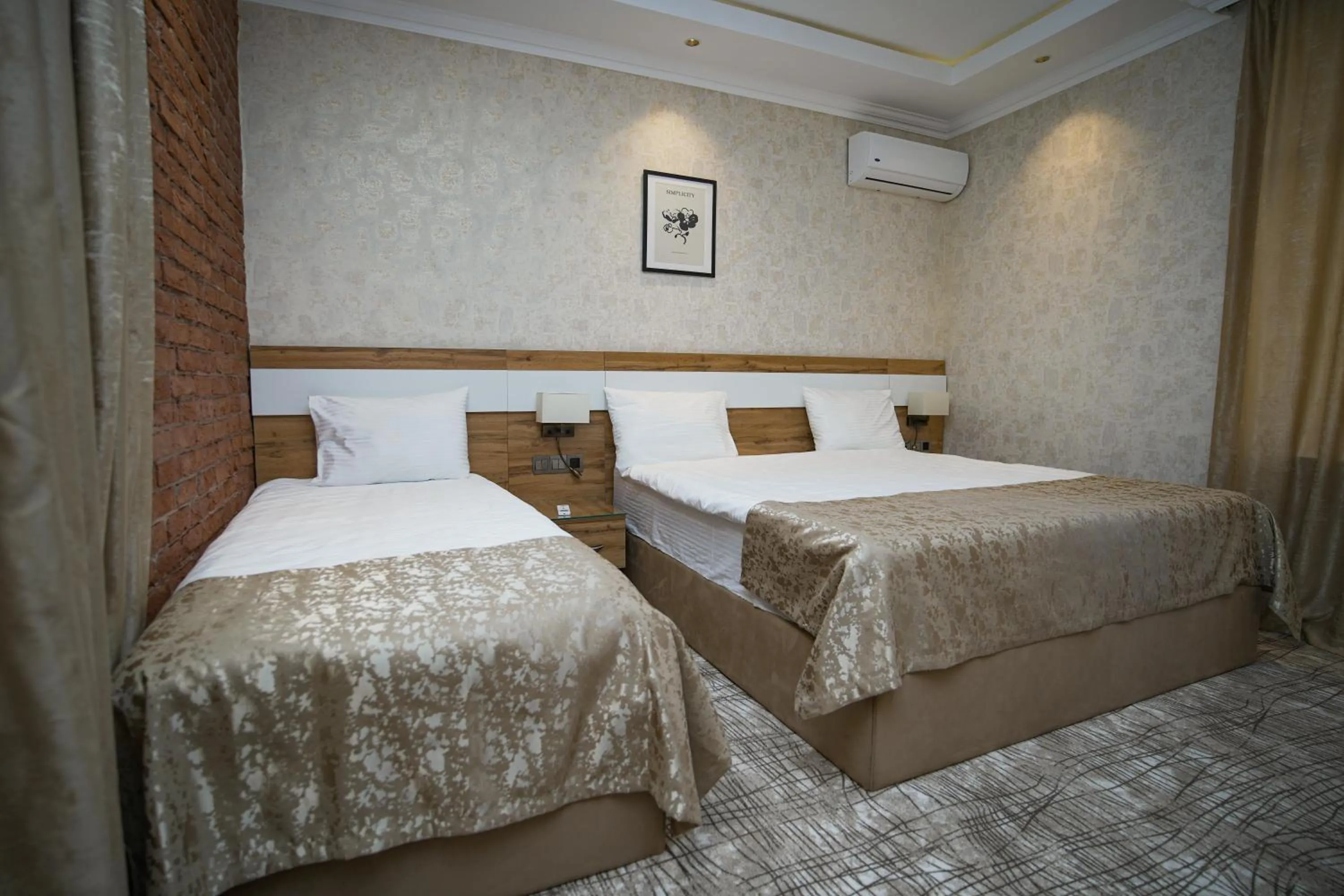 Bedroom, Bed in LakeSide Hotel & Spa