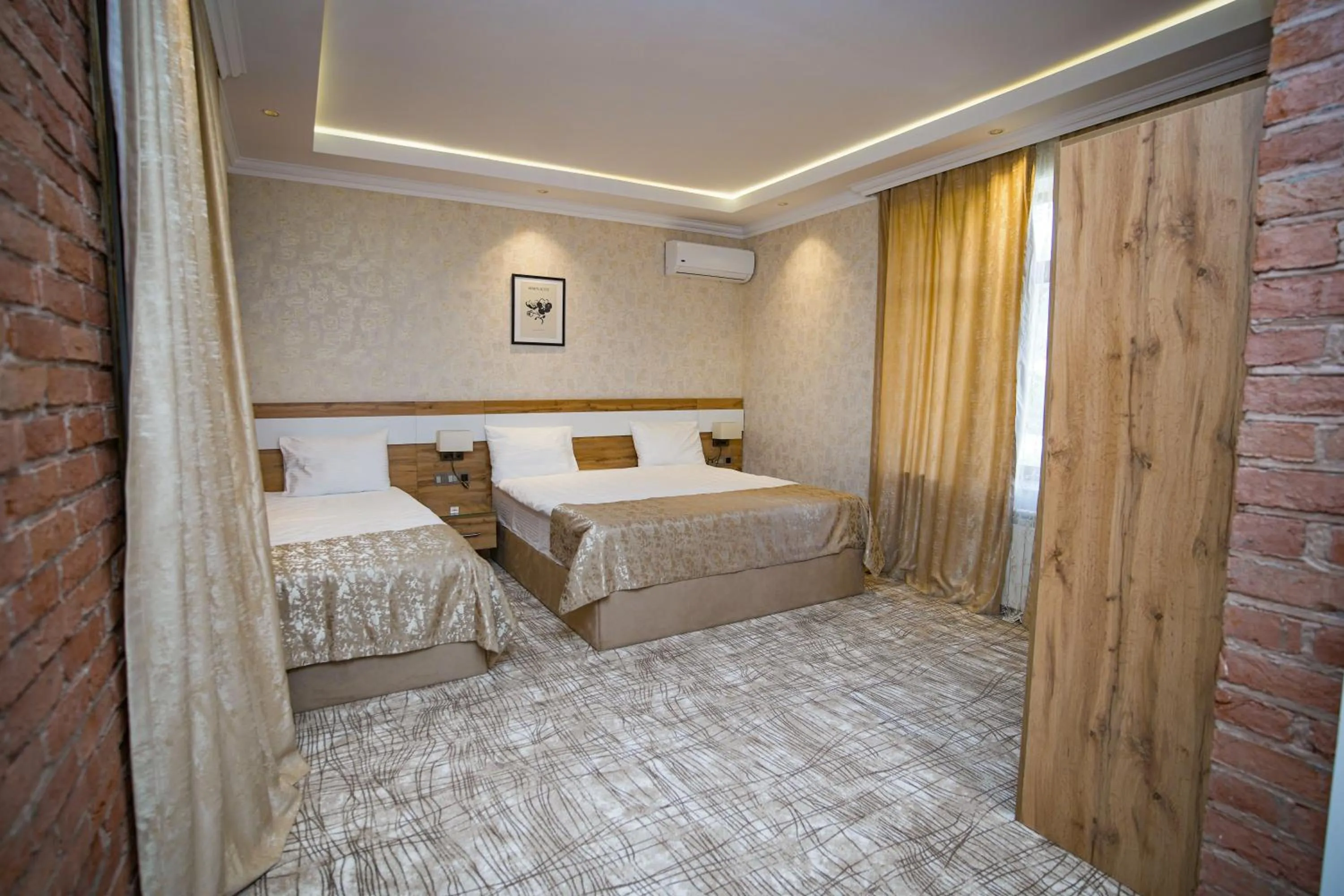 Bedroom, Bed in LakeSide Hotel & Spa