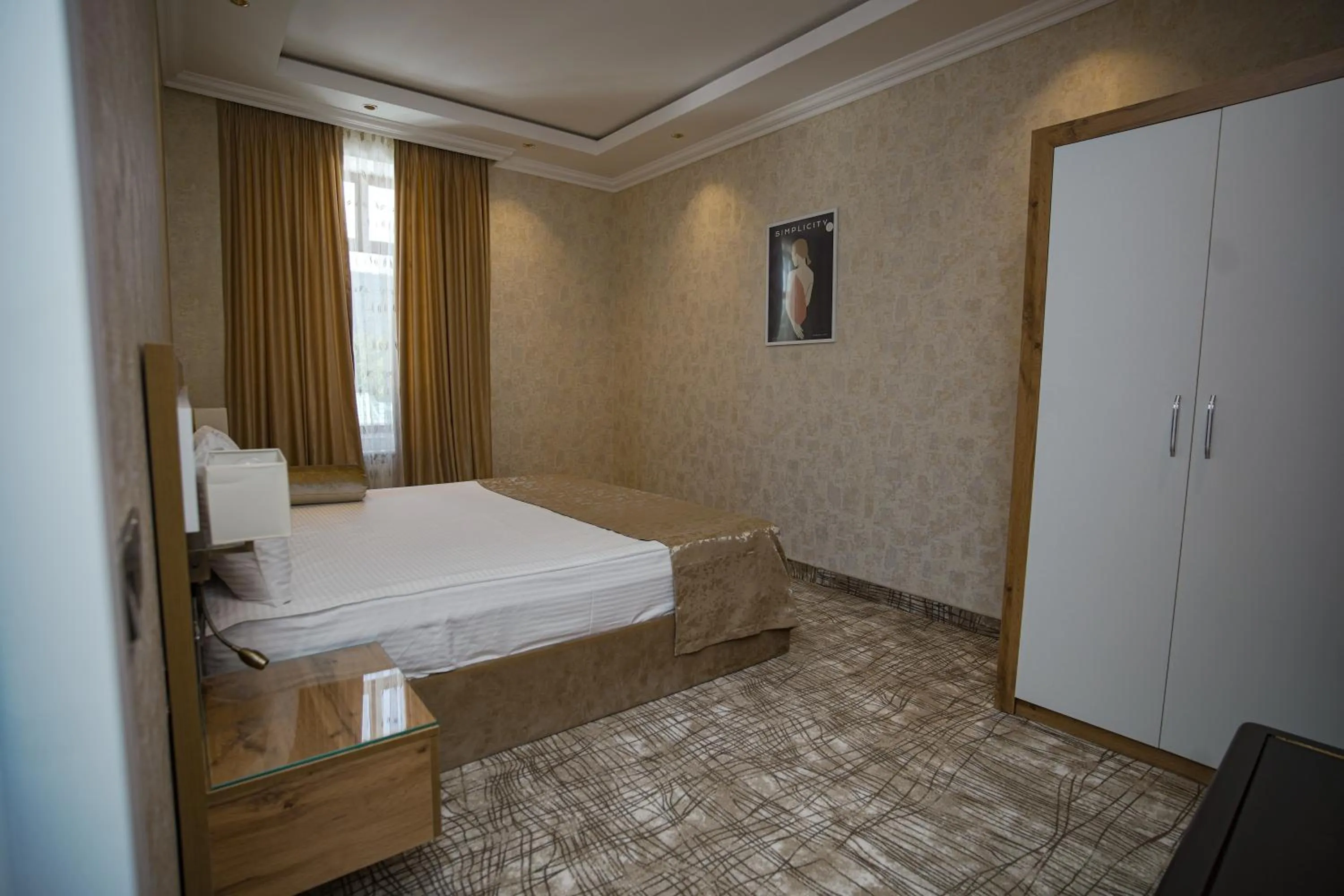 Bedroom, Bed in LakeSide Hotel & Spa