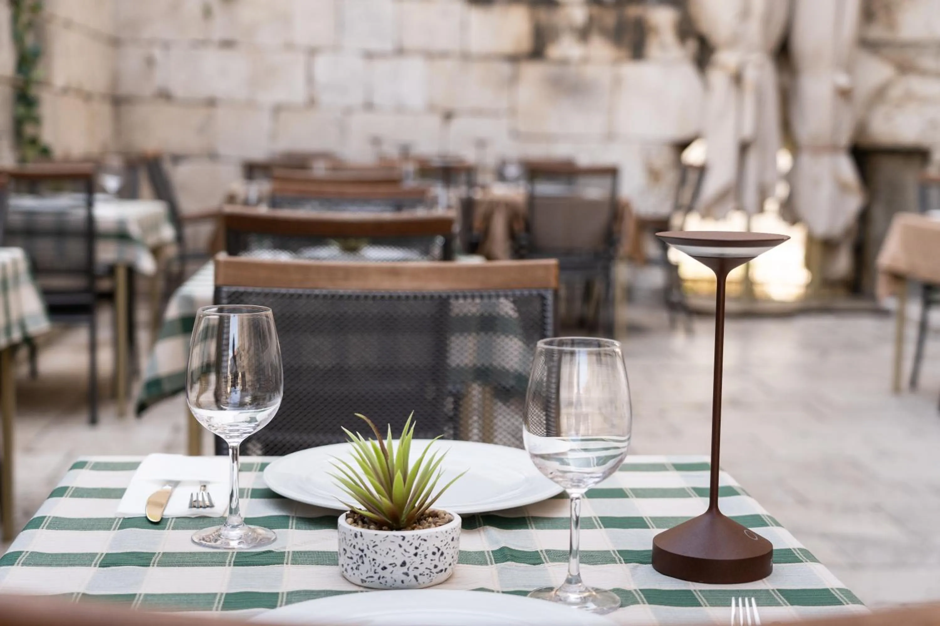 Restaurant/places to eat in Hotel Peristil