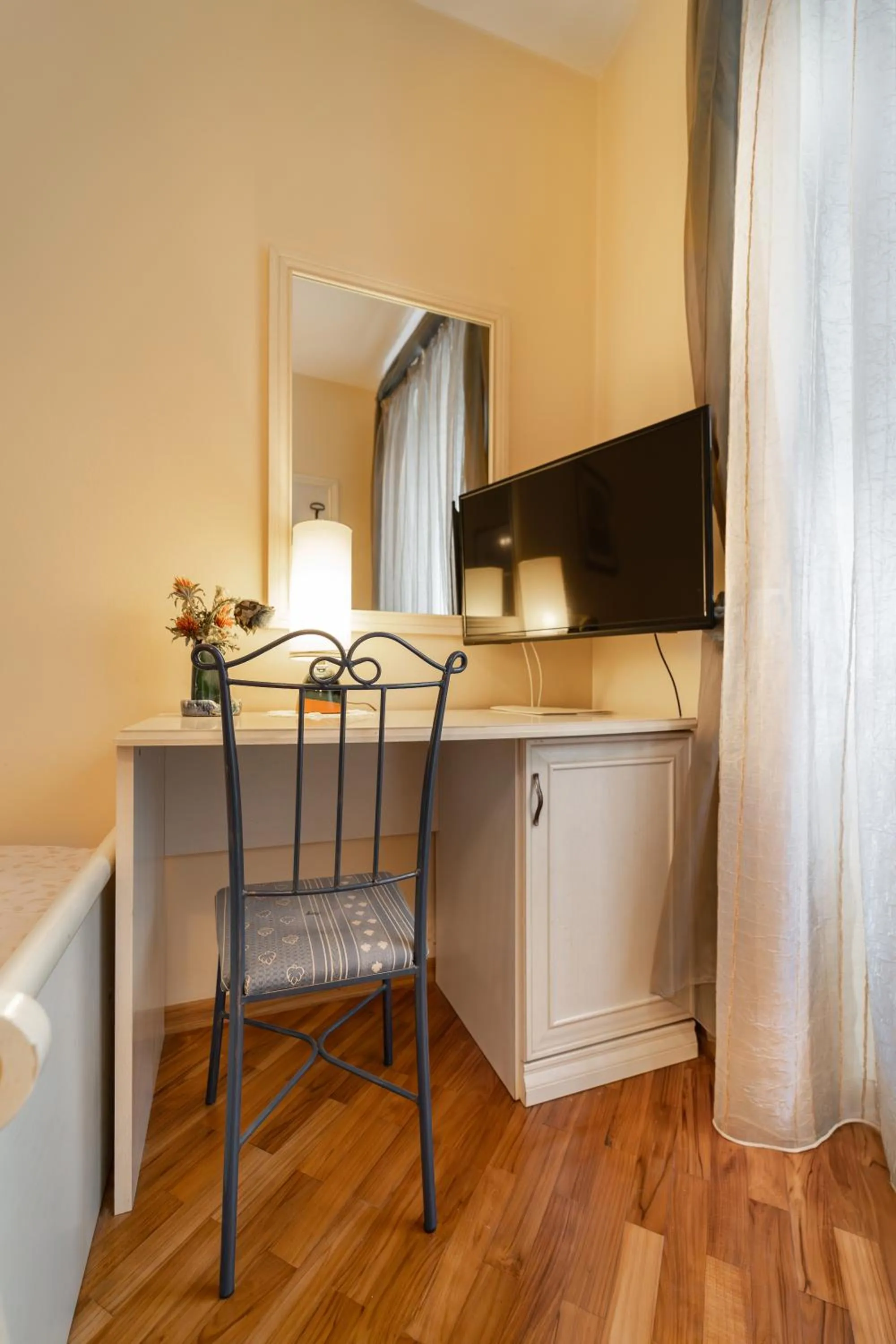 TV and multimedia in Hotel Peristil