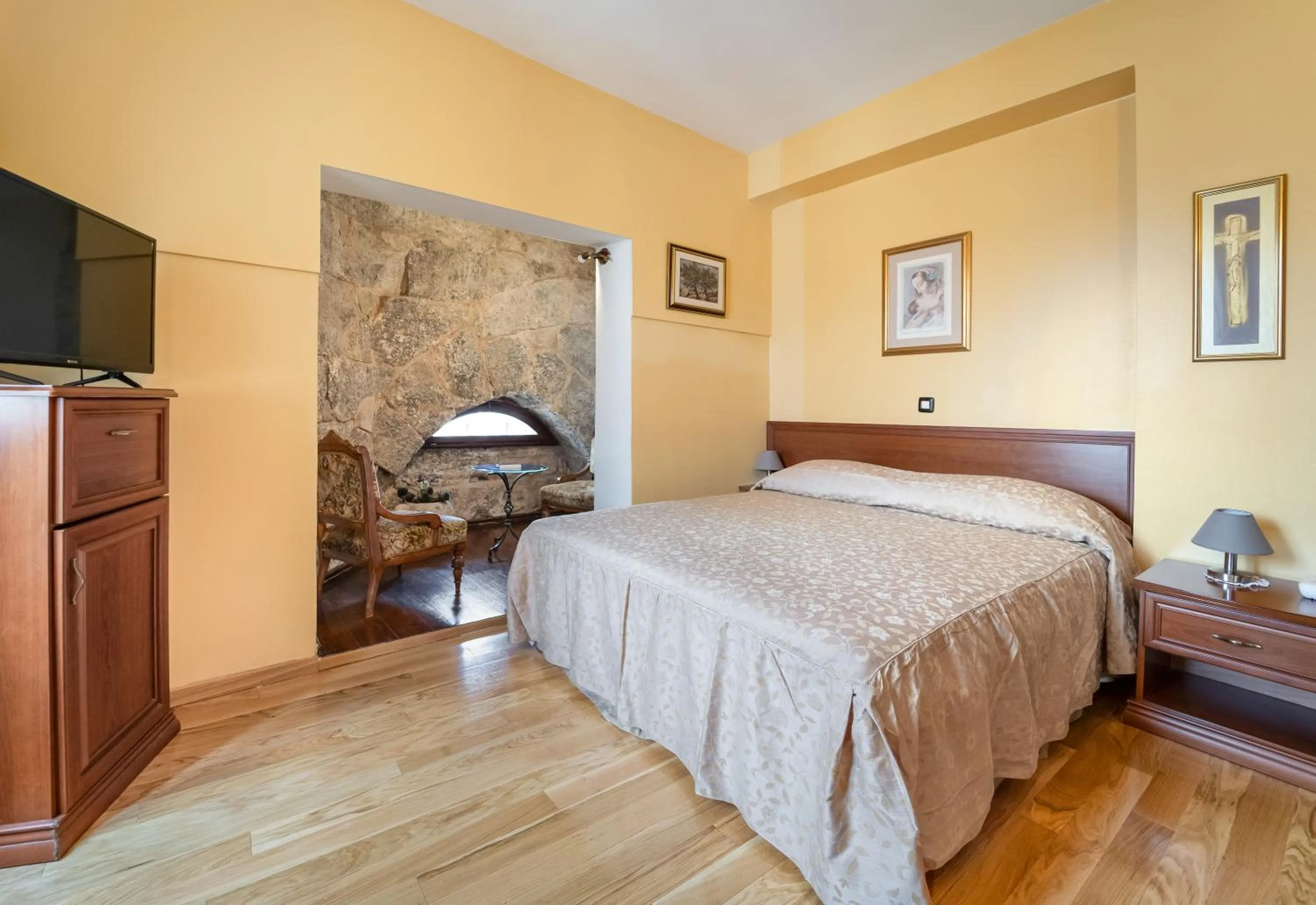 Bed in Hotel Peristil