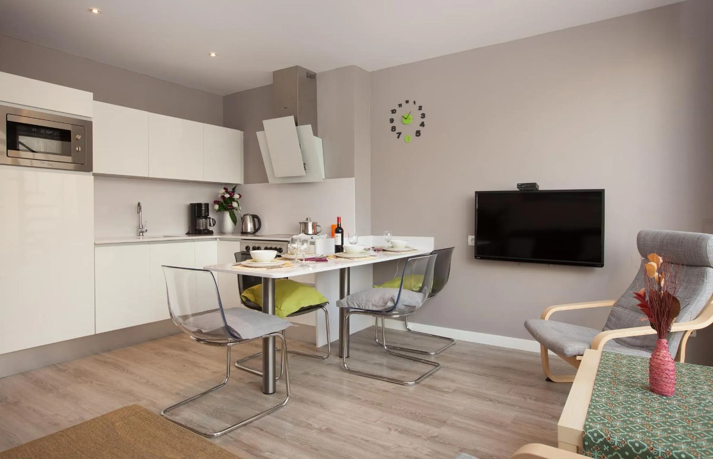 TV and multimedia in LetsGo Paseo de Gracia