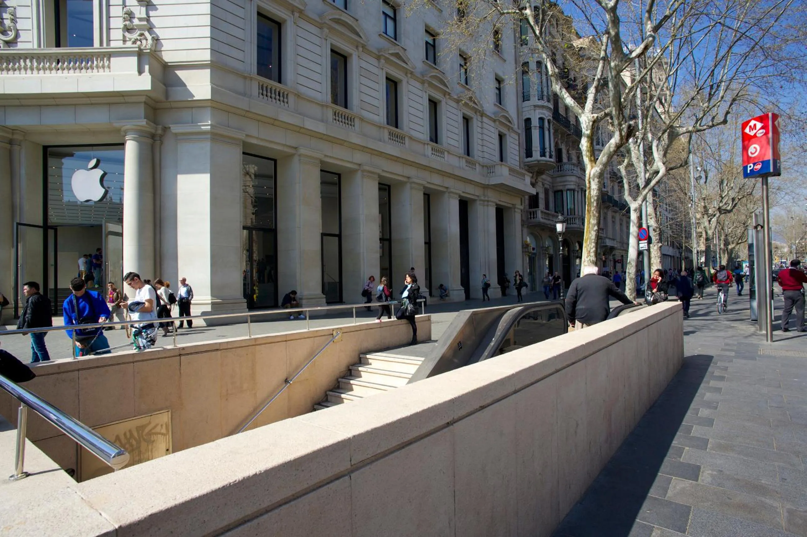 Facade/entrance in LetsGo Paseo de Gracia