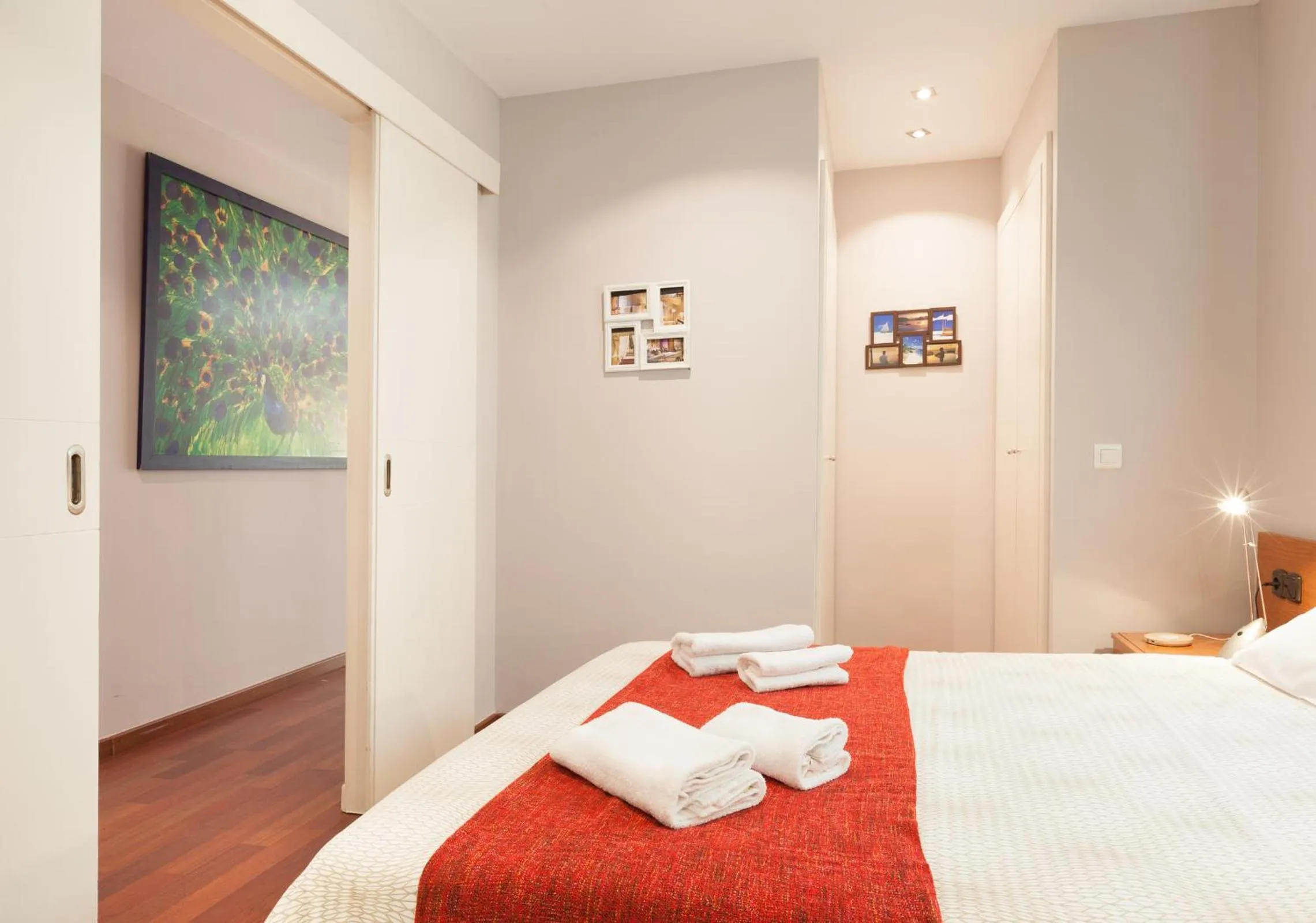 Bed in LetsGo Paseo de Gracia