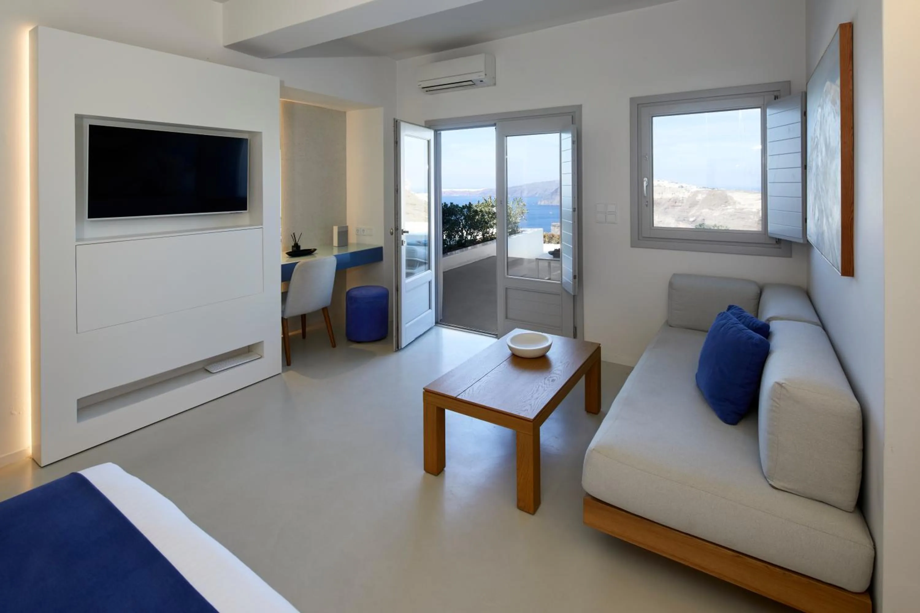 TV and multimedia in Alti Santorini Suites - Caldera View