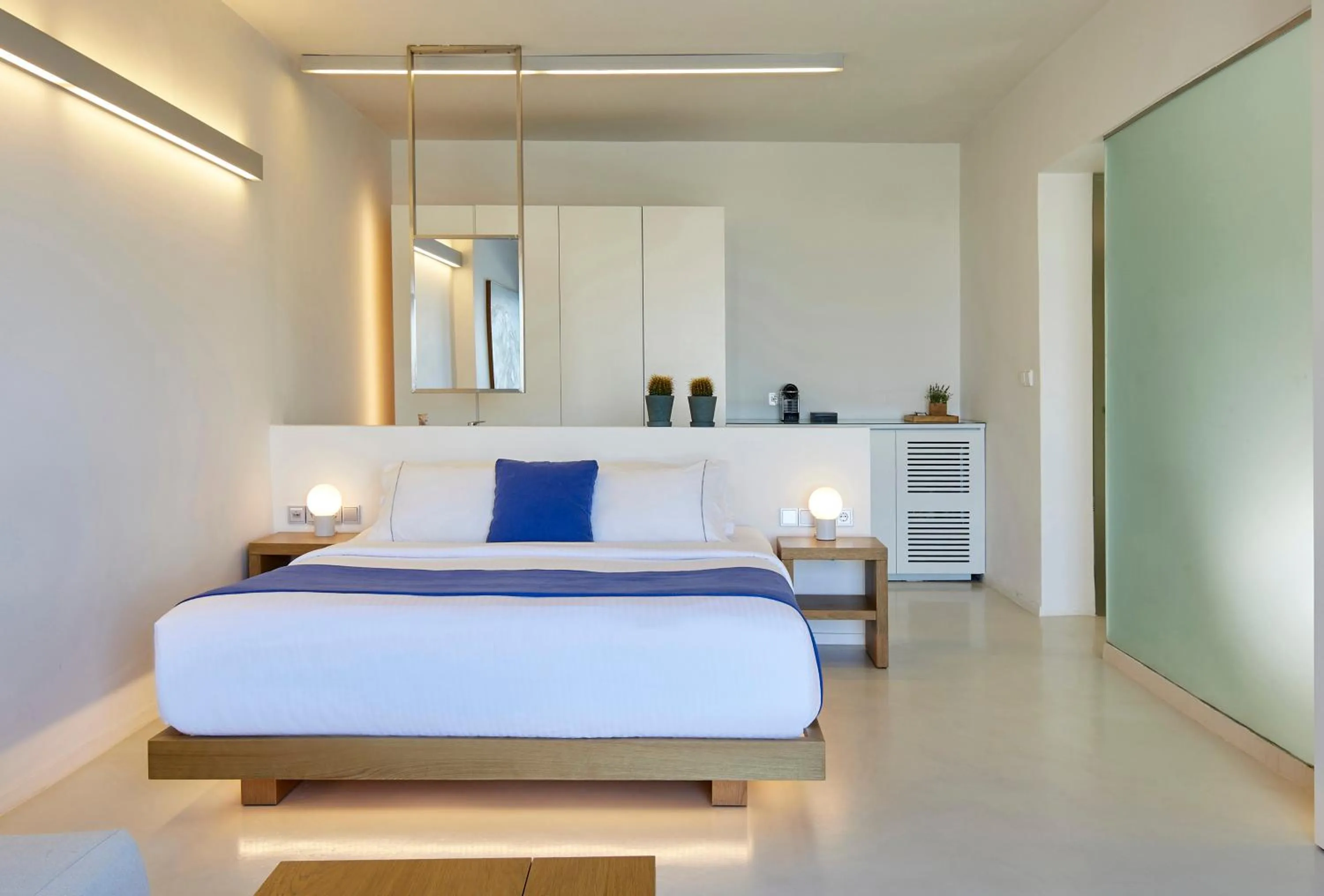 Bed in Alti Santorini Suites - Caldera View