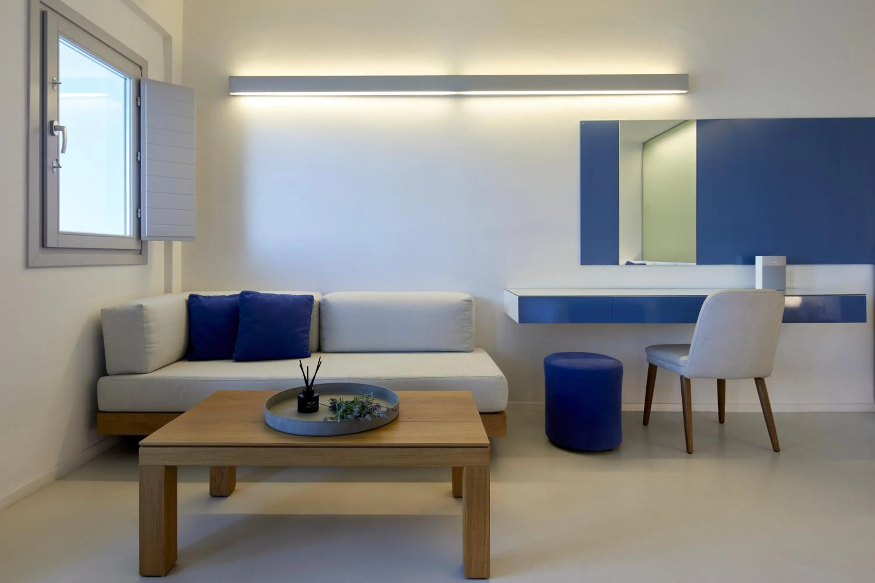 Seating area in Alti Santorini Suites - Caldera View