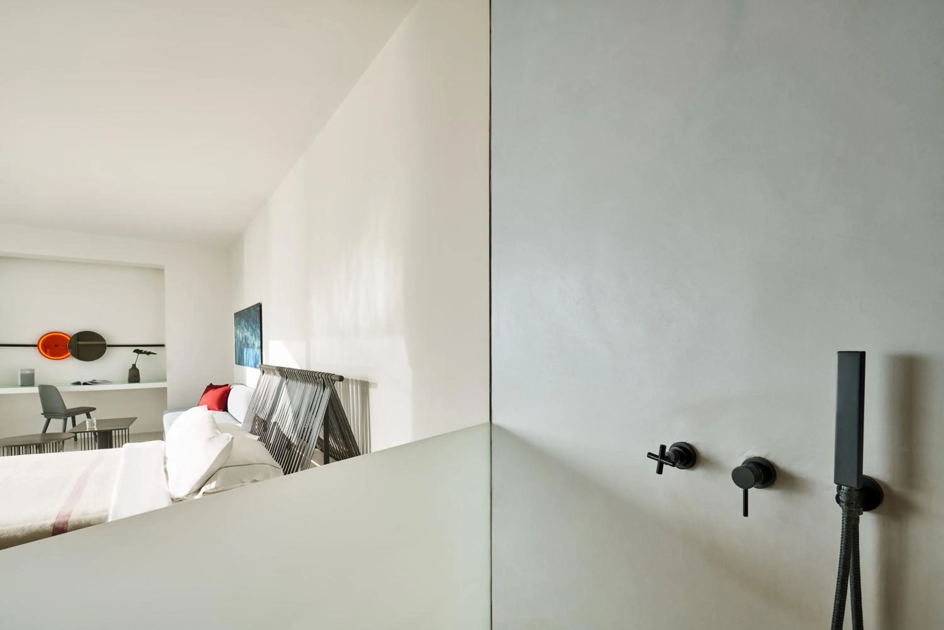 Shower, Bed in Alti Santorini Suites - Caldera View