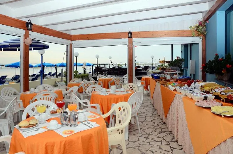 Restaurant/places to eat in Hotel Primavera sul mare